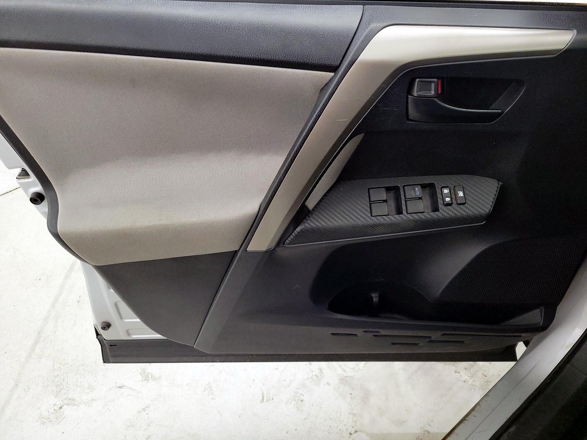 Thumbnail: 2015 Toyota RAV4 - 12