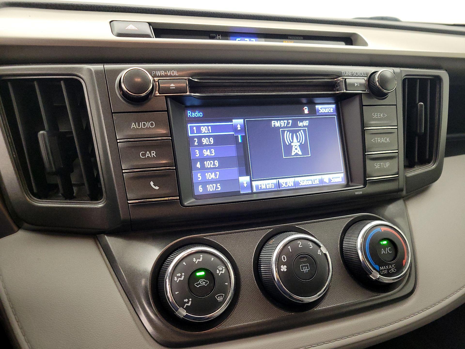 Thumbnail: 2015 Toyota RAV4 - 15