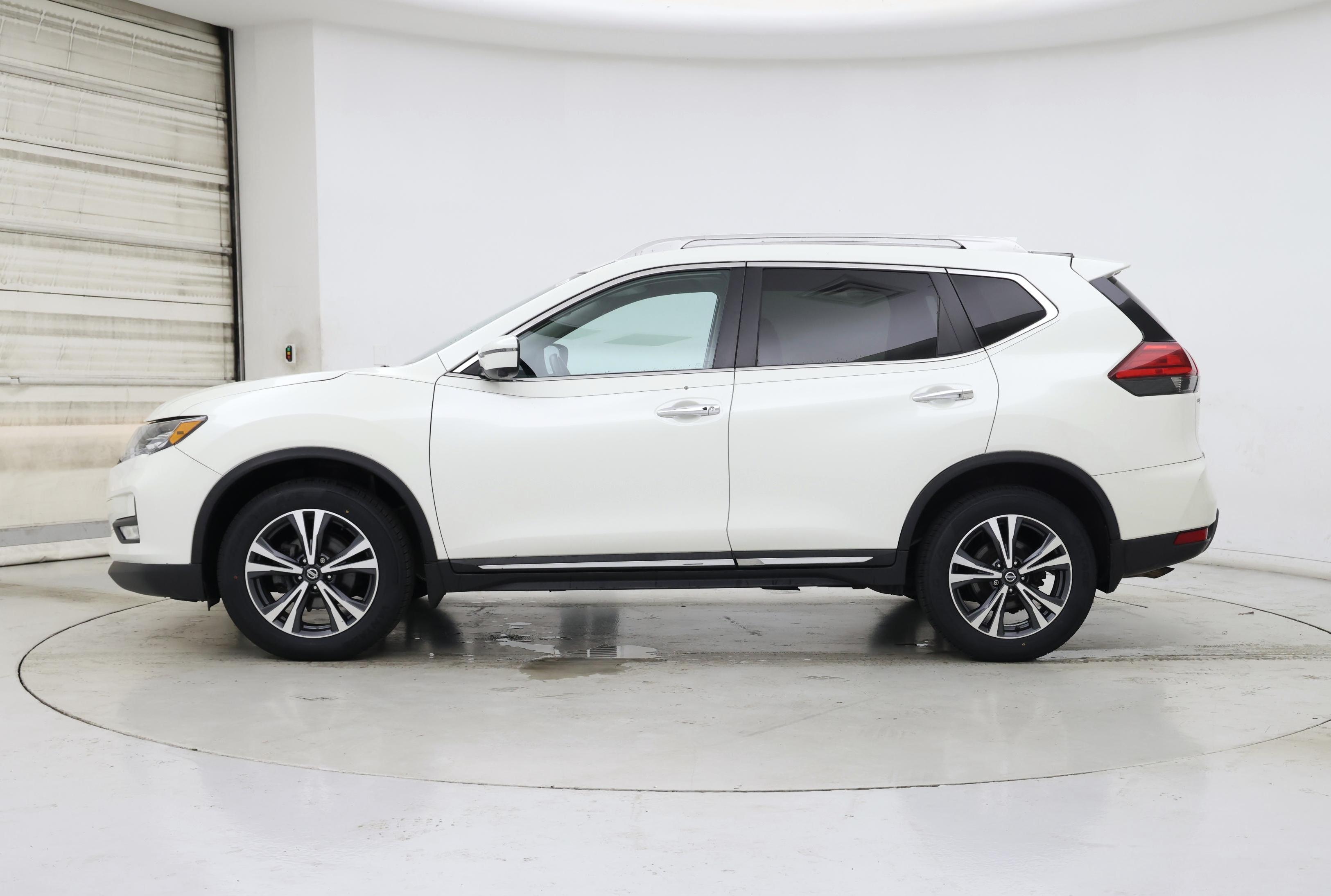 Thumbnail: 2017 Nissan Rogue - 3