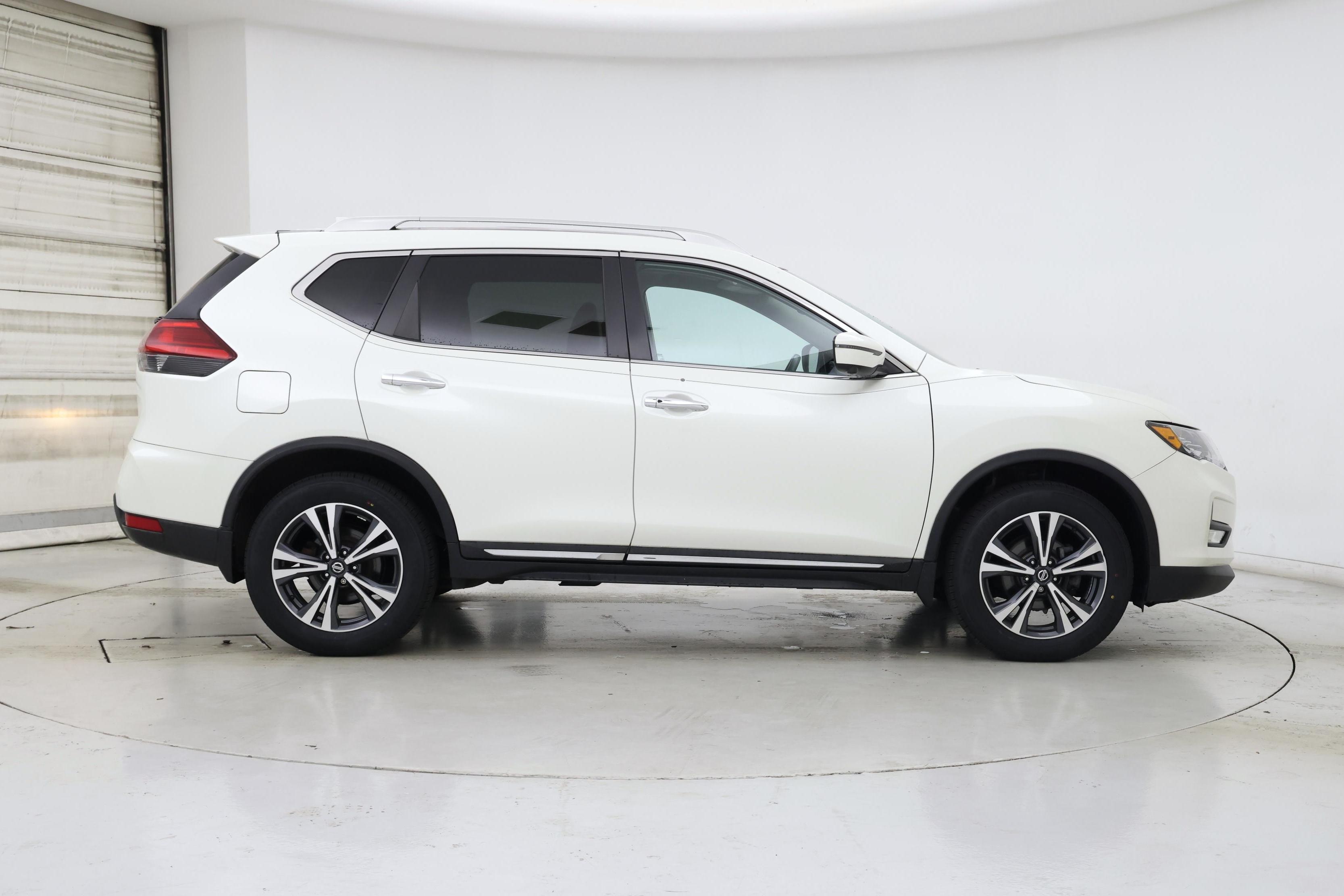 Thumbnail: 2017 Nissan Rogue - 7