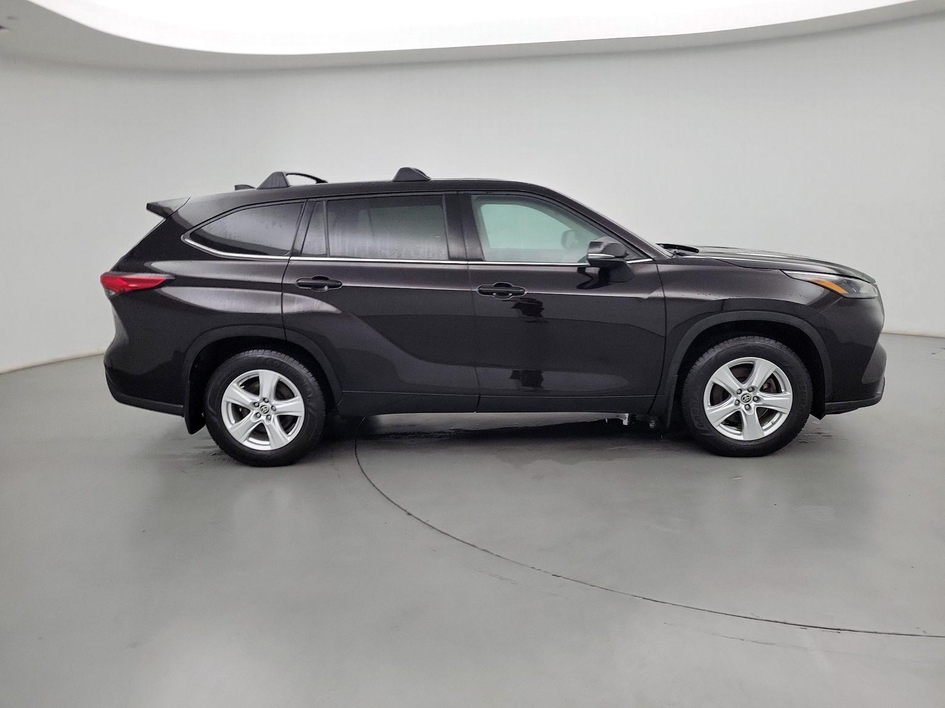 Thumbnail: 2022 Toyota Highlander - 4