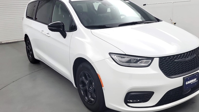 2023 Chrysler Pacifica Hybrid Limited Hero Image