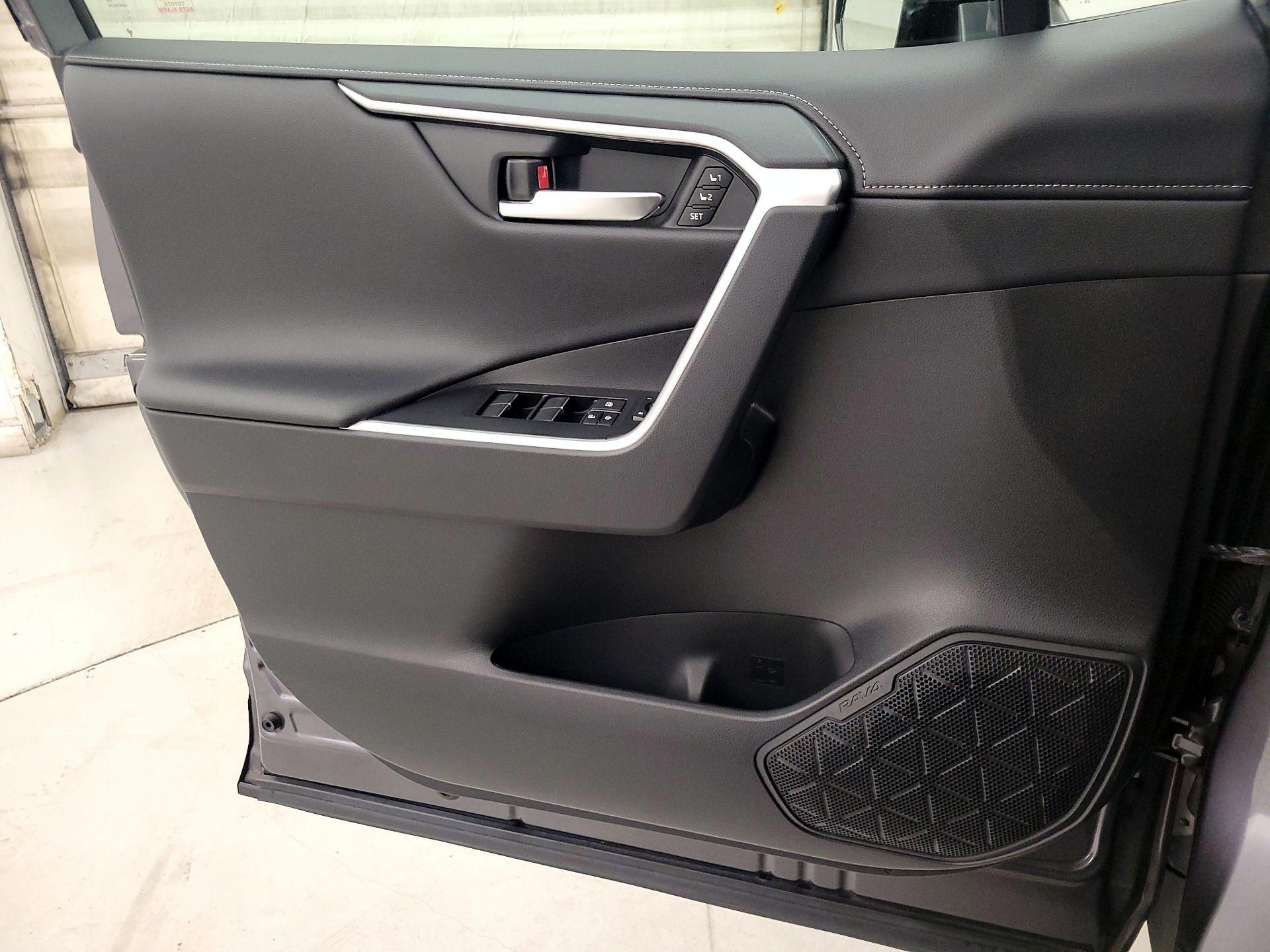 Thumbnail: 2021 Toyota RAV4 - 12