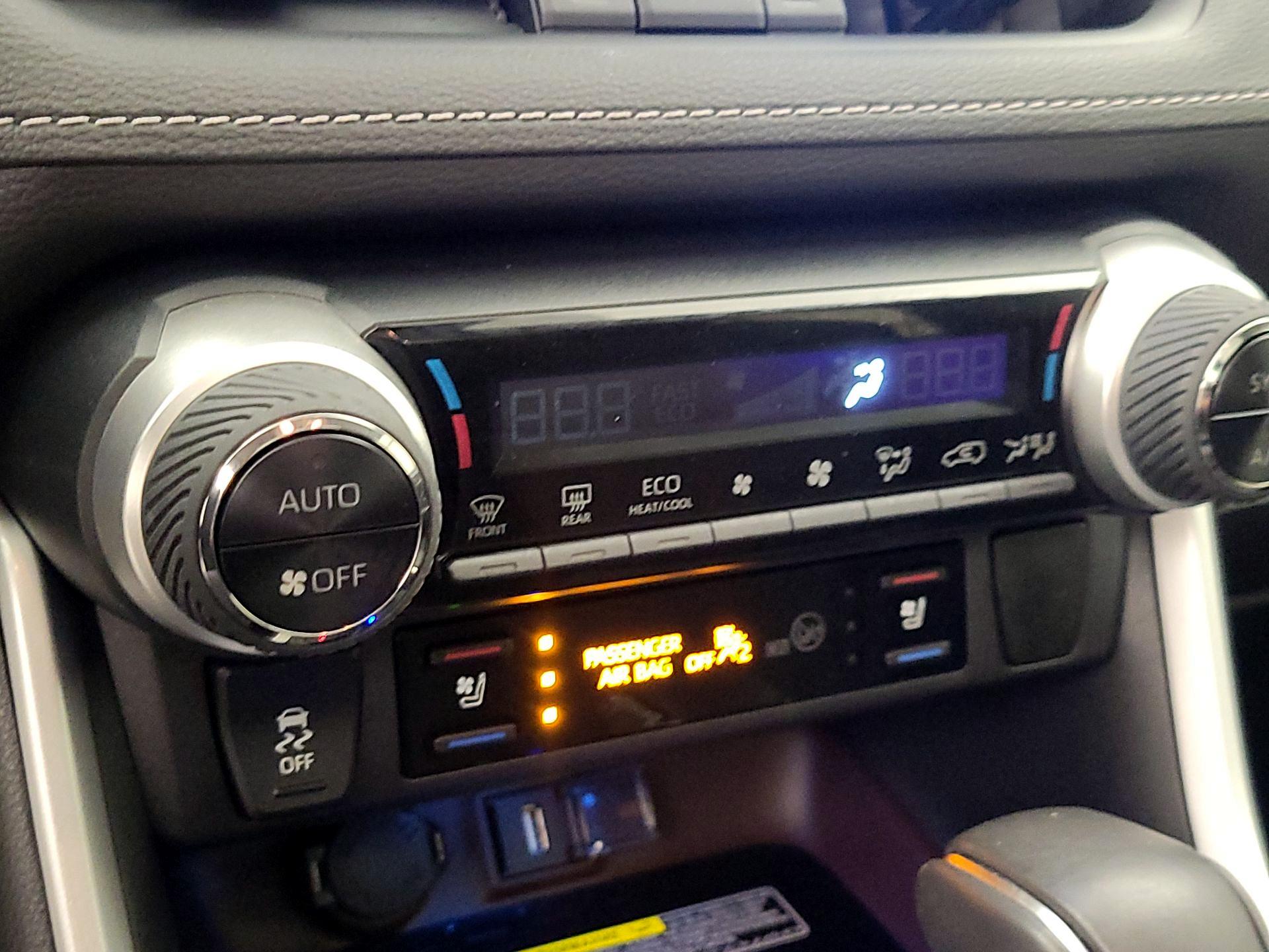 Thumbnail: 2021 Toyota RAV4 - 16