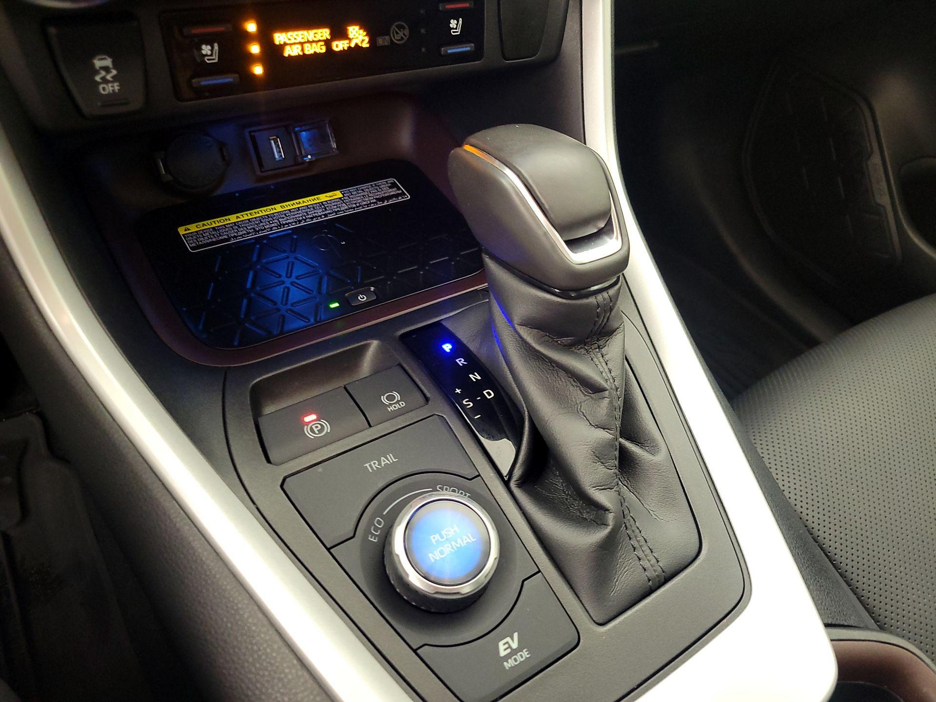 Thumbnail: 2021 Toyota RAV4 - 17