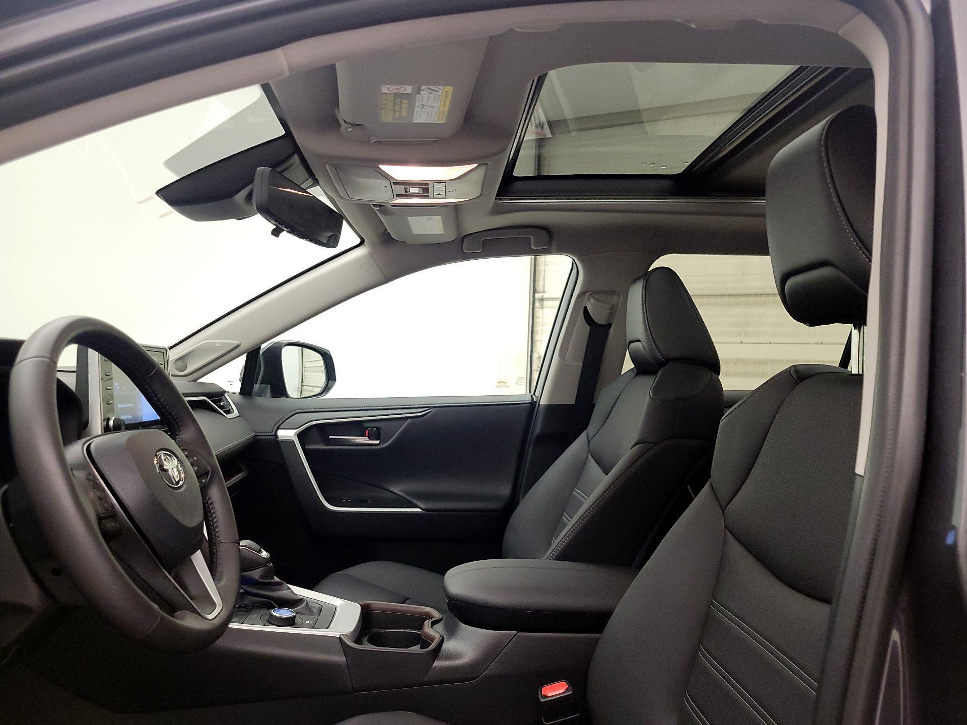 Thumbnail: 2021 Toyota RAV4 - 19