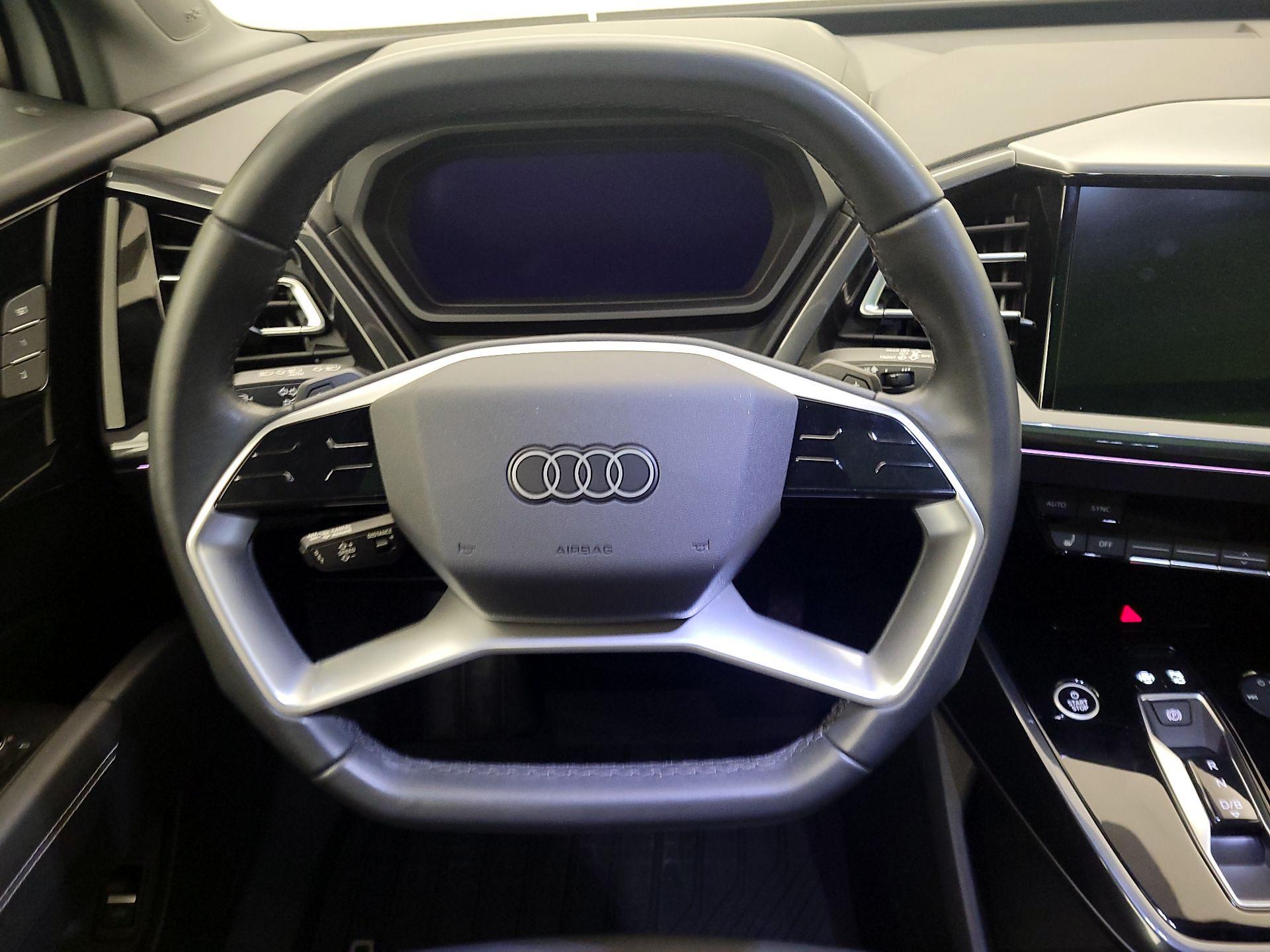Thumbnail: 2022 Audi Q4 e-tron - 10