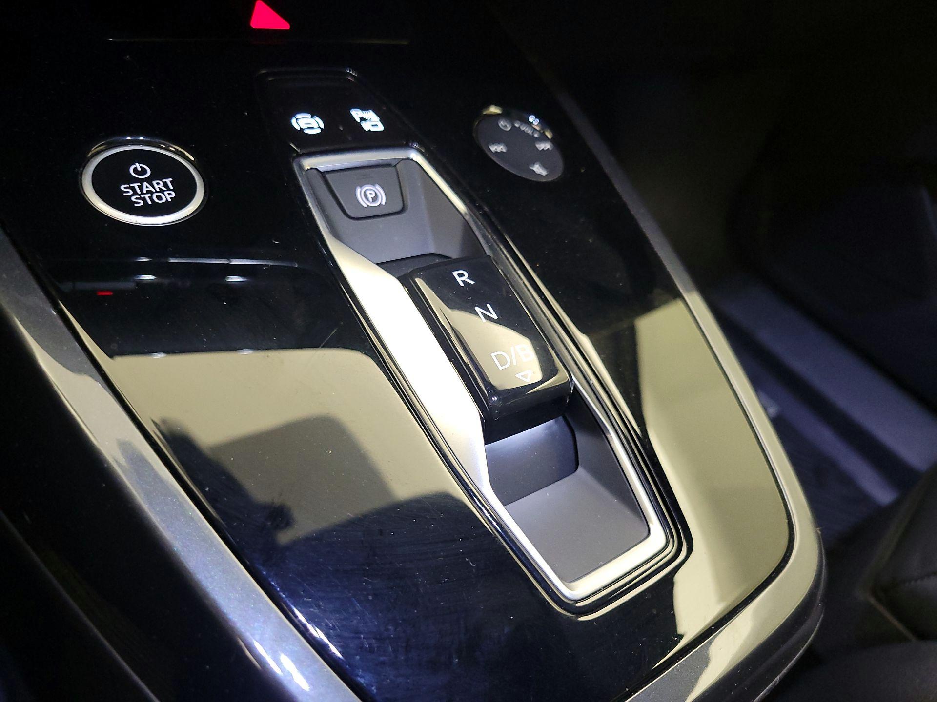 Thumbnail: 2022 Audi Q4 e-tron - 17