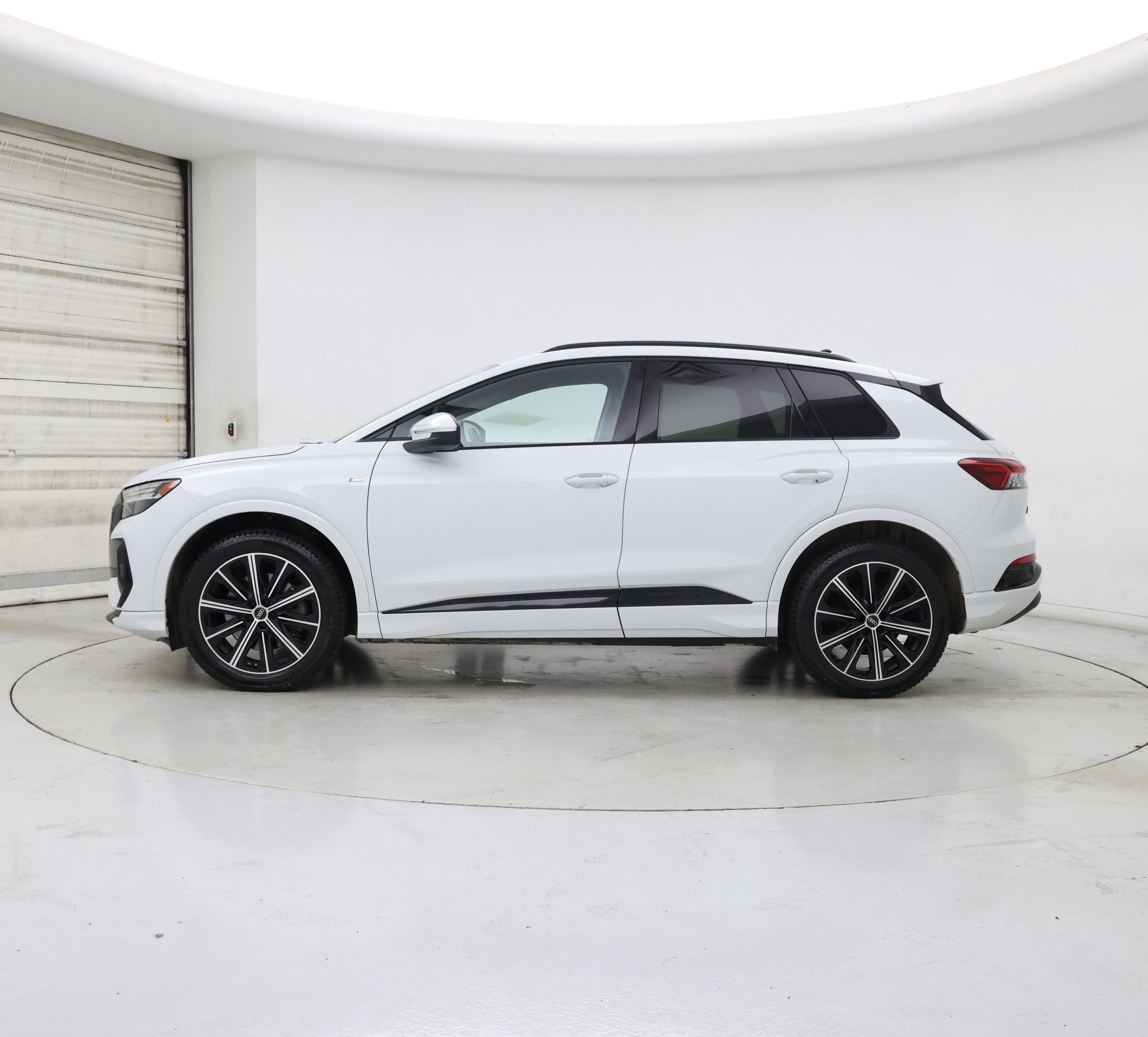 Thumbnail: 2022 Audi Q4 e-tron - 3