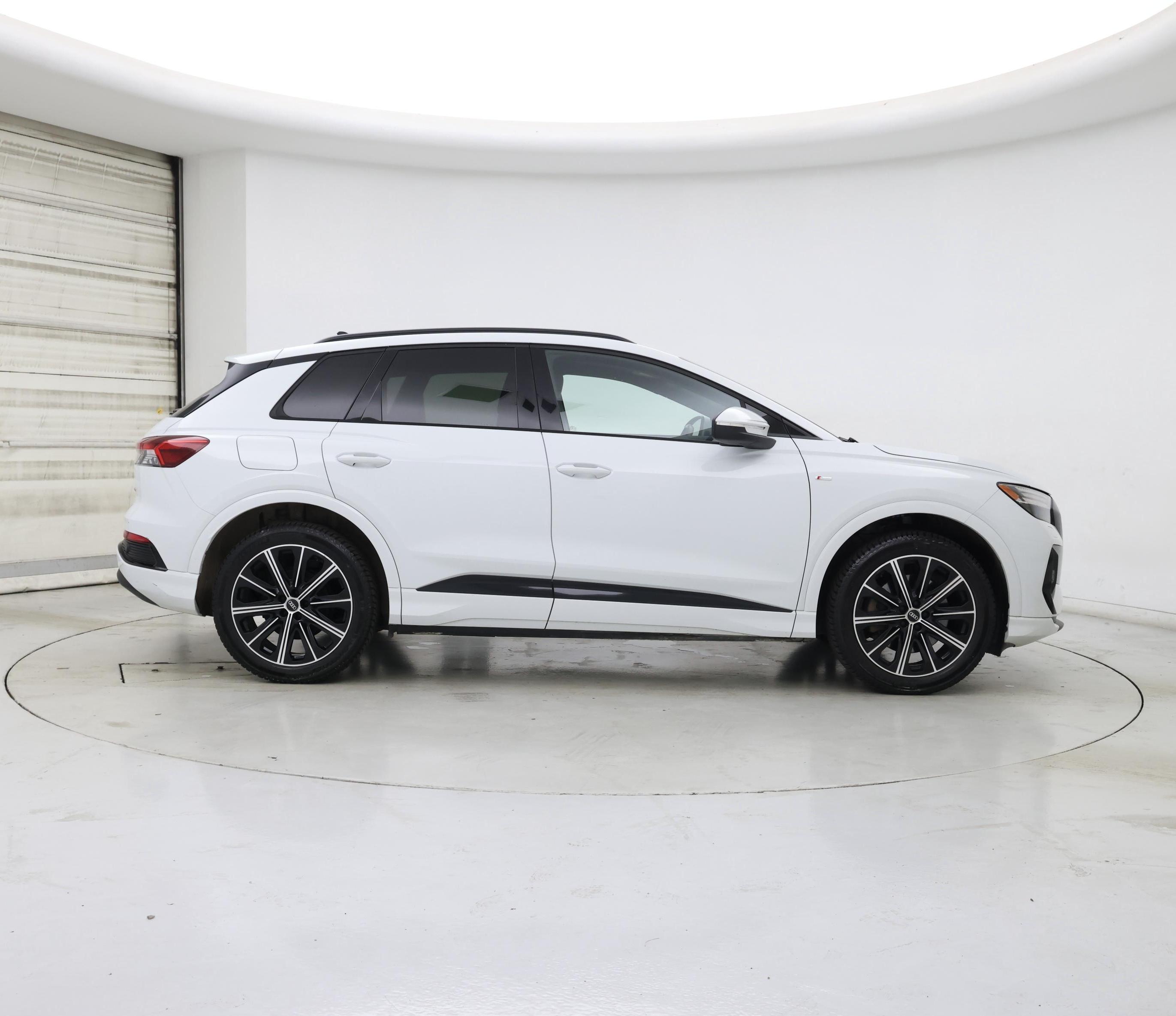 Thumbnail: 2022 Audi Q4 e-tron - 7