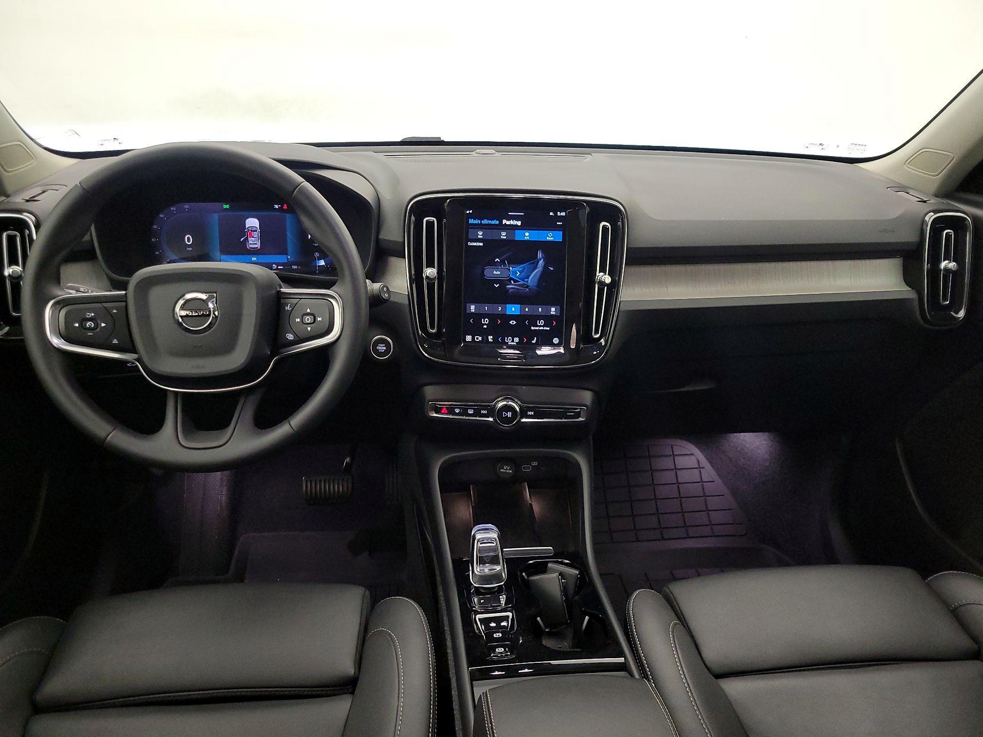Thumbnail: 2024 Volvo XC40 - 9