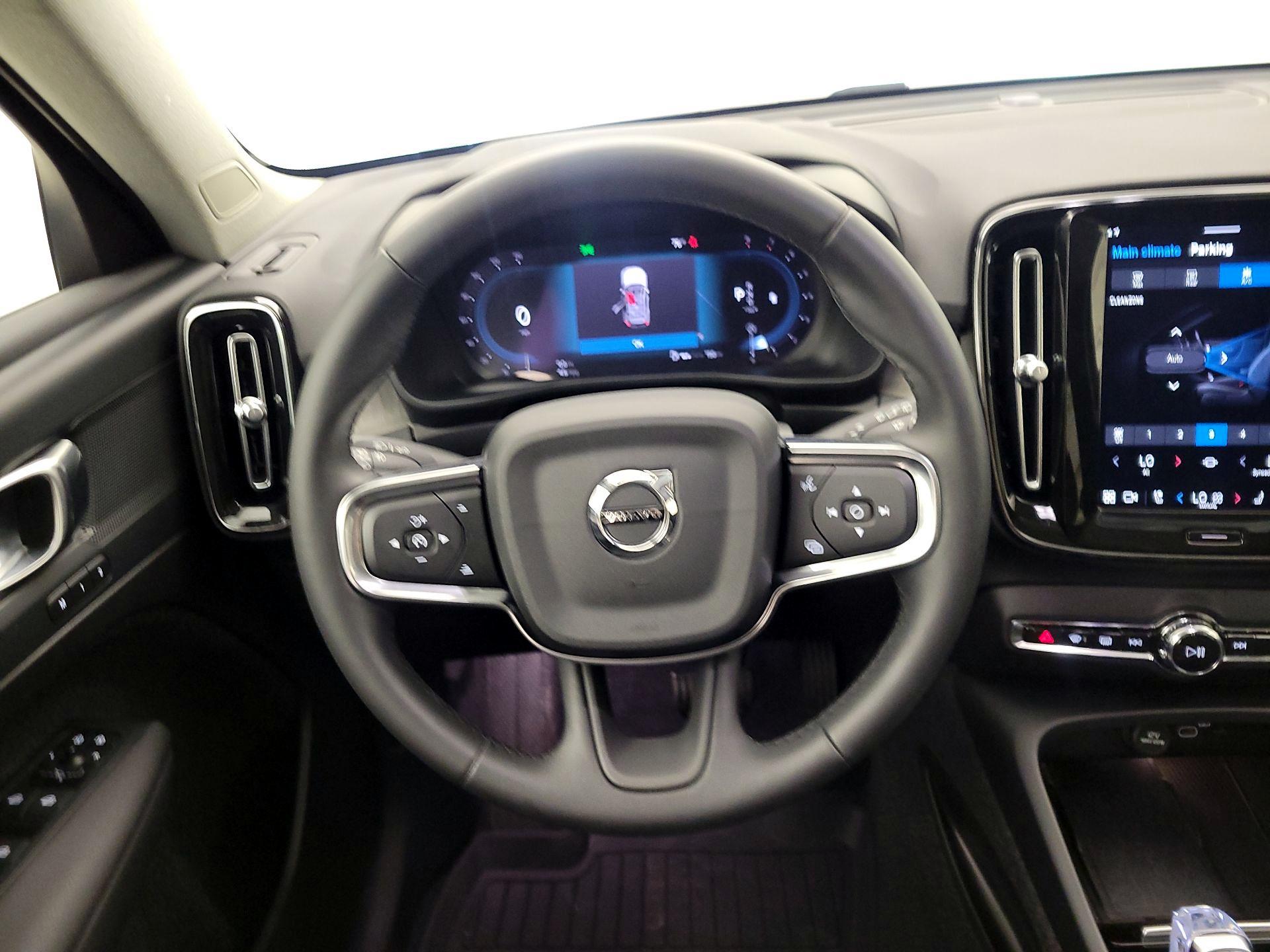 Thumbnail: 2024 Volvo XC40 - 10