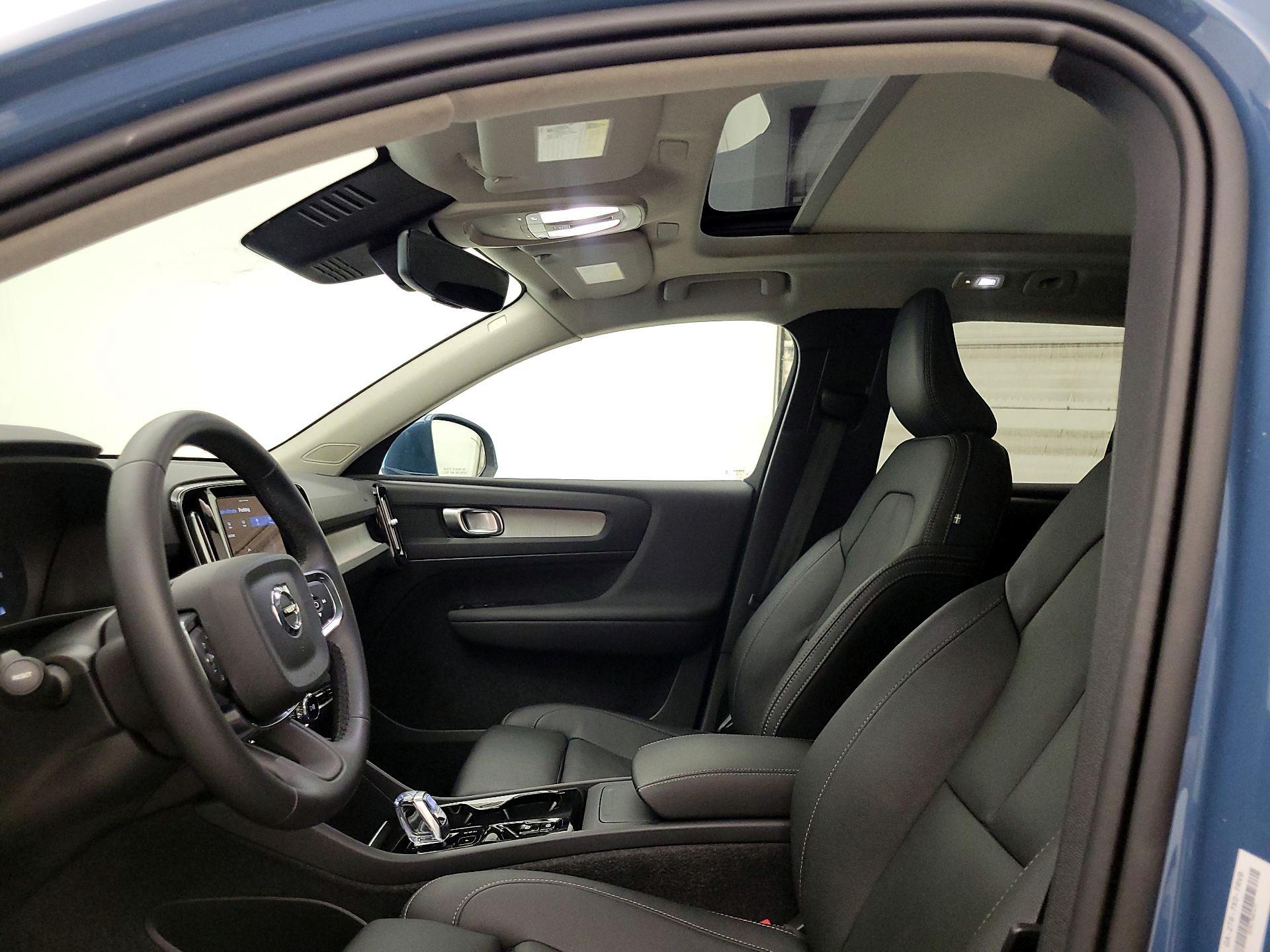 Thumbnail: 2024 Volvo XC40 - 19