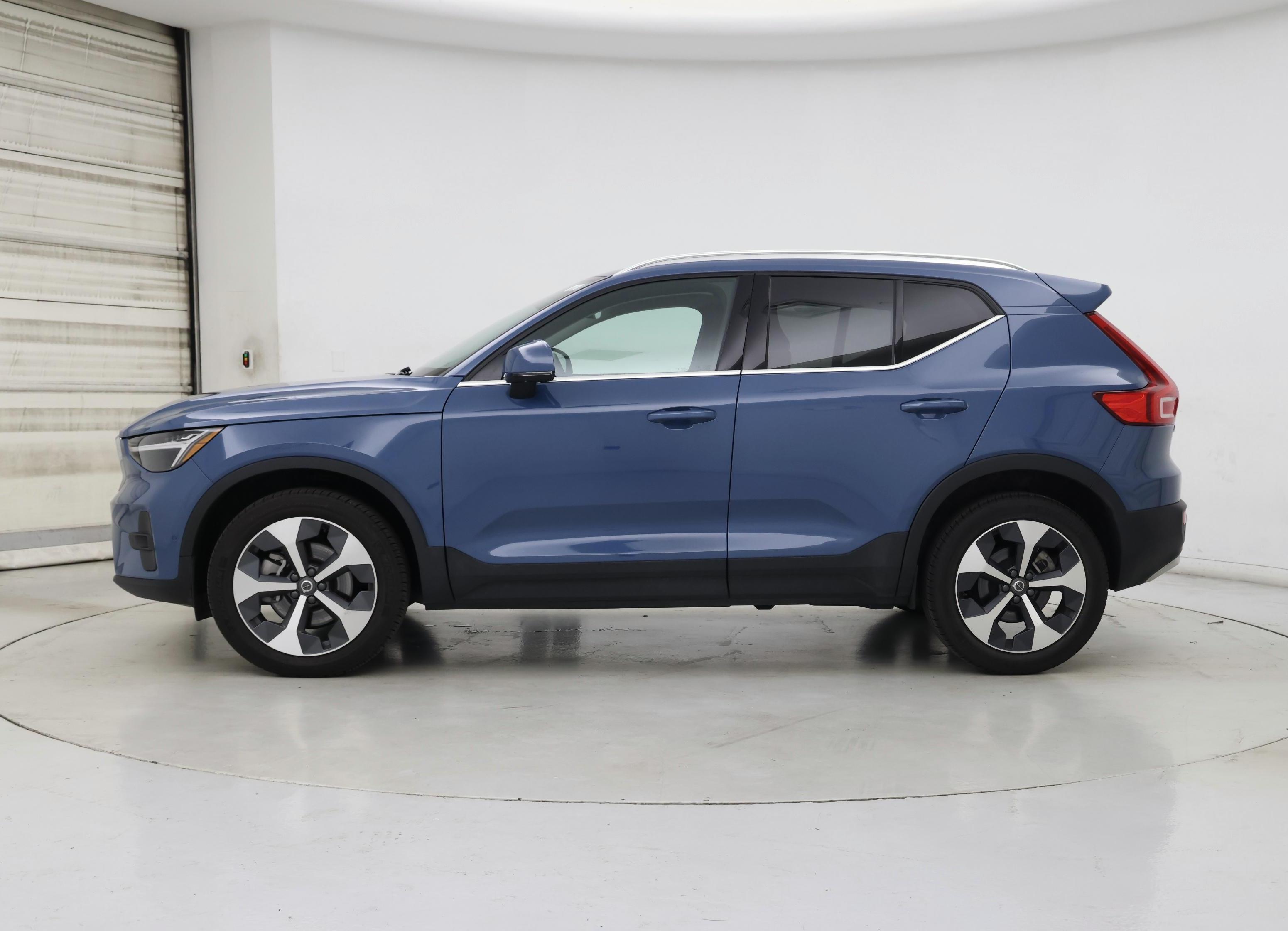 Thumbnail: 2024 Volvo XC40 - 3