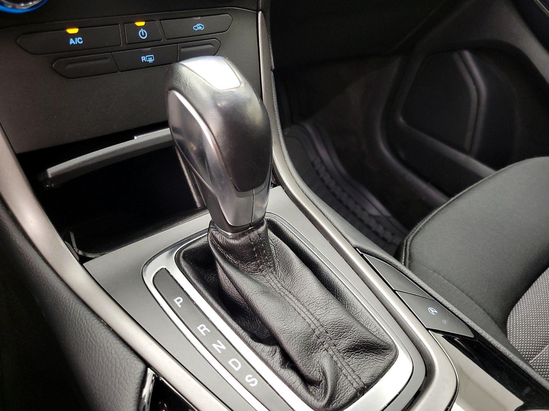 Thumbnail: 2018 Ford Edge - 17