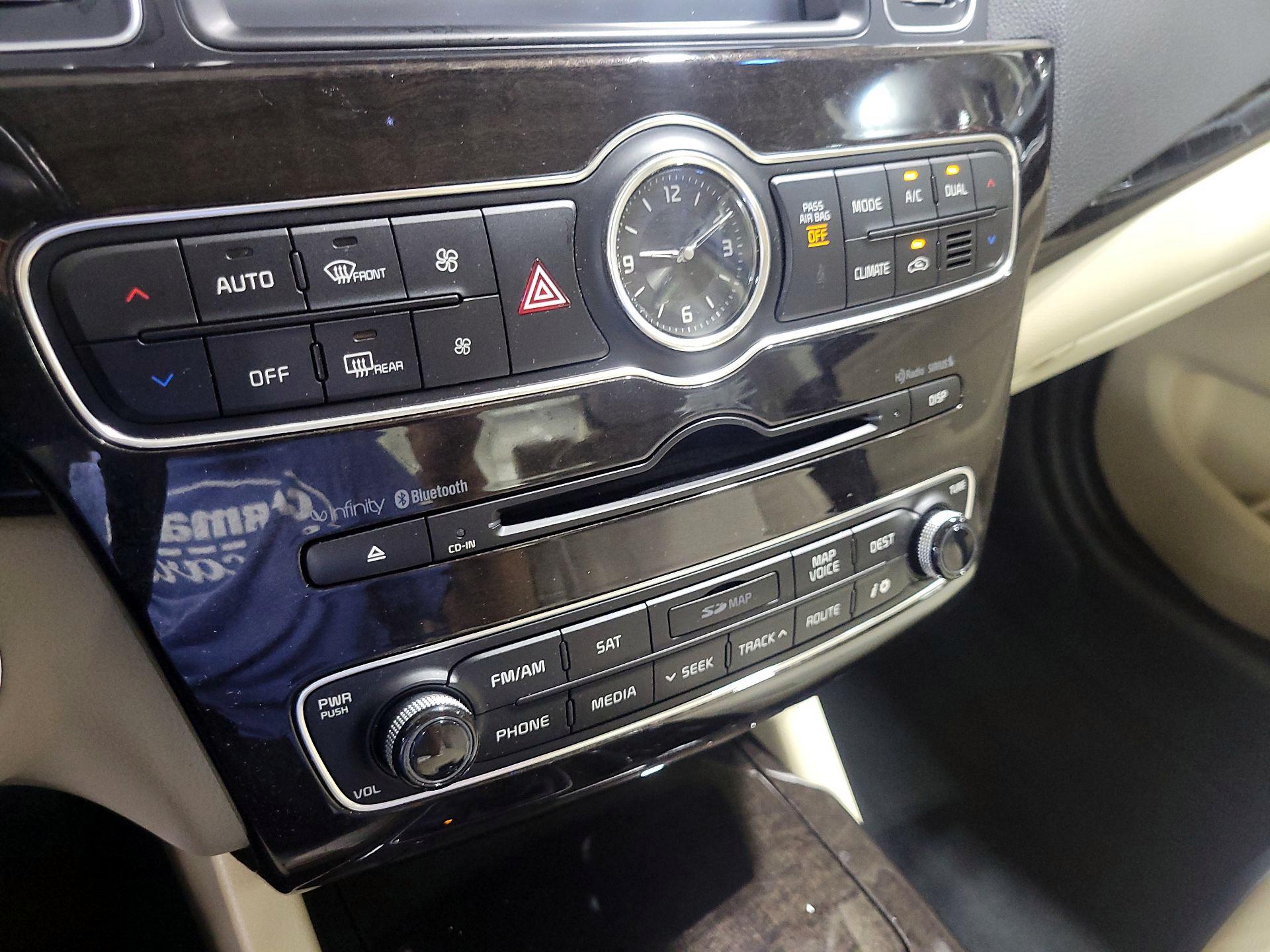 Thumbnail: 2015 Kia Cadenza - 16