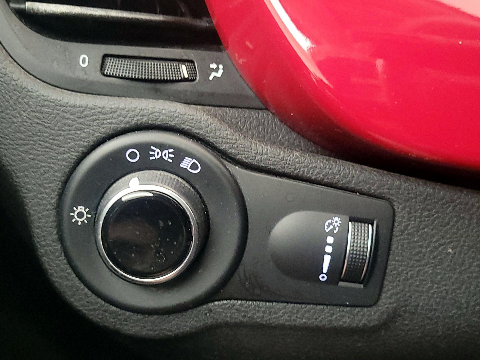 Thumbnail: 2016 Fiat 500X - 13