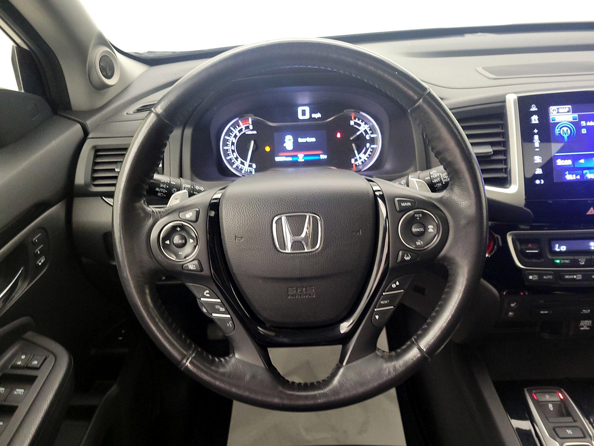 Thumbnail: 2017 Honda Pilot - 10