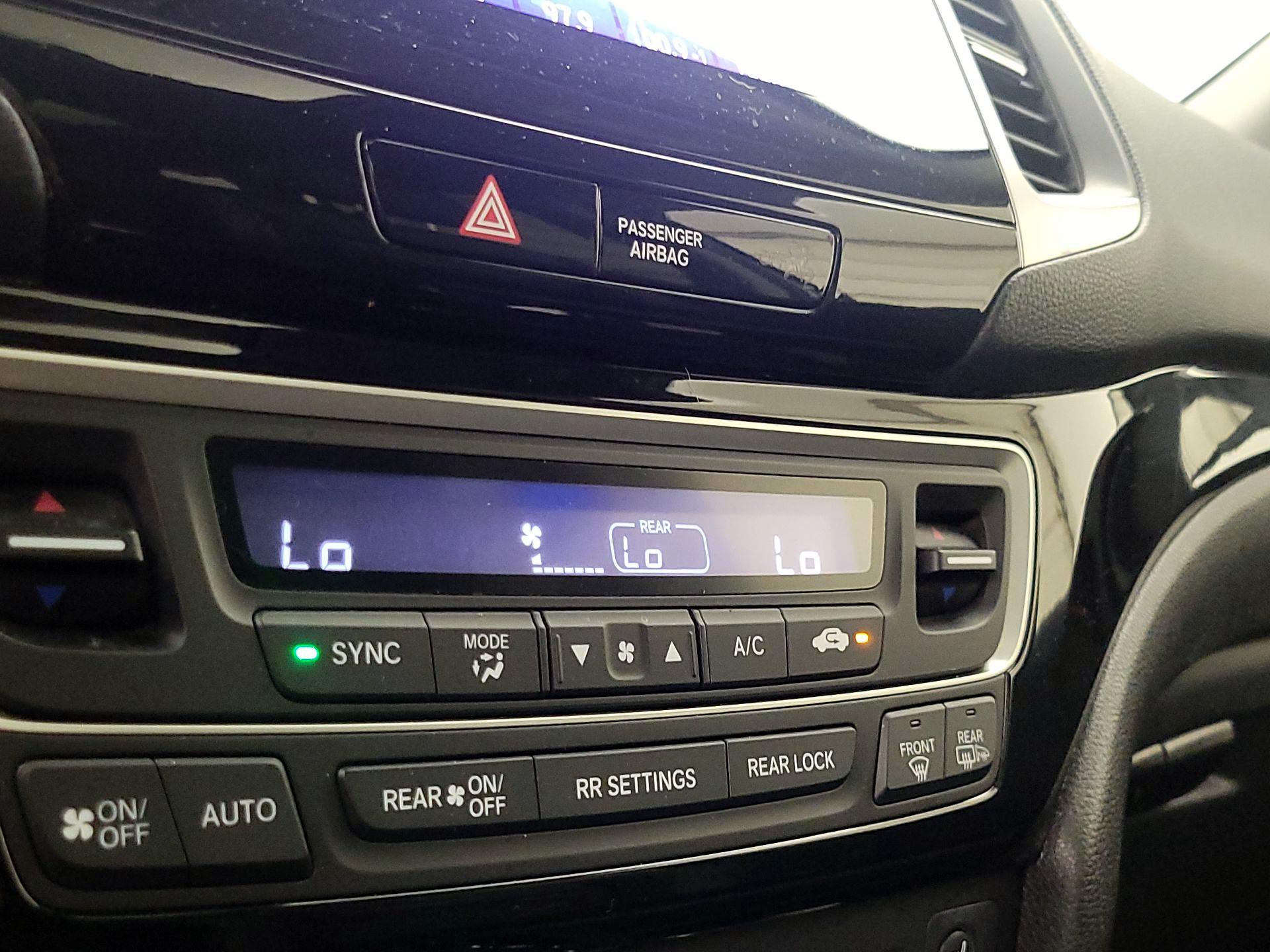 Thumbnail: 2017 Honda Pilot - 16