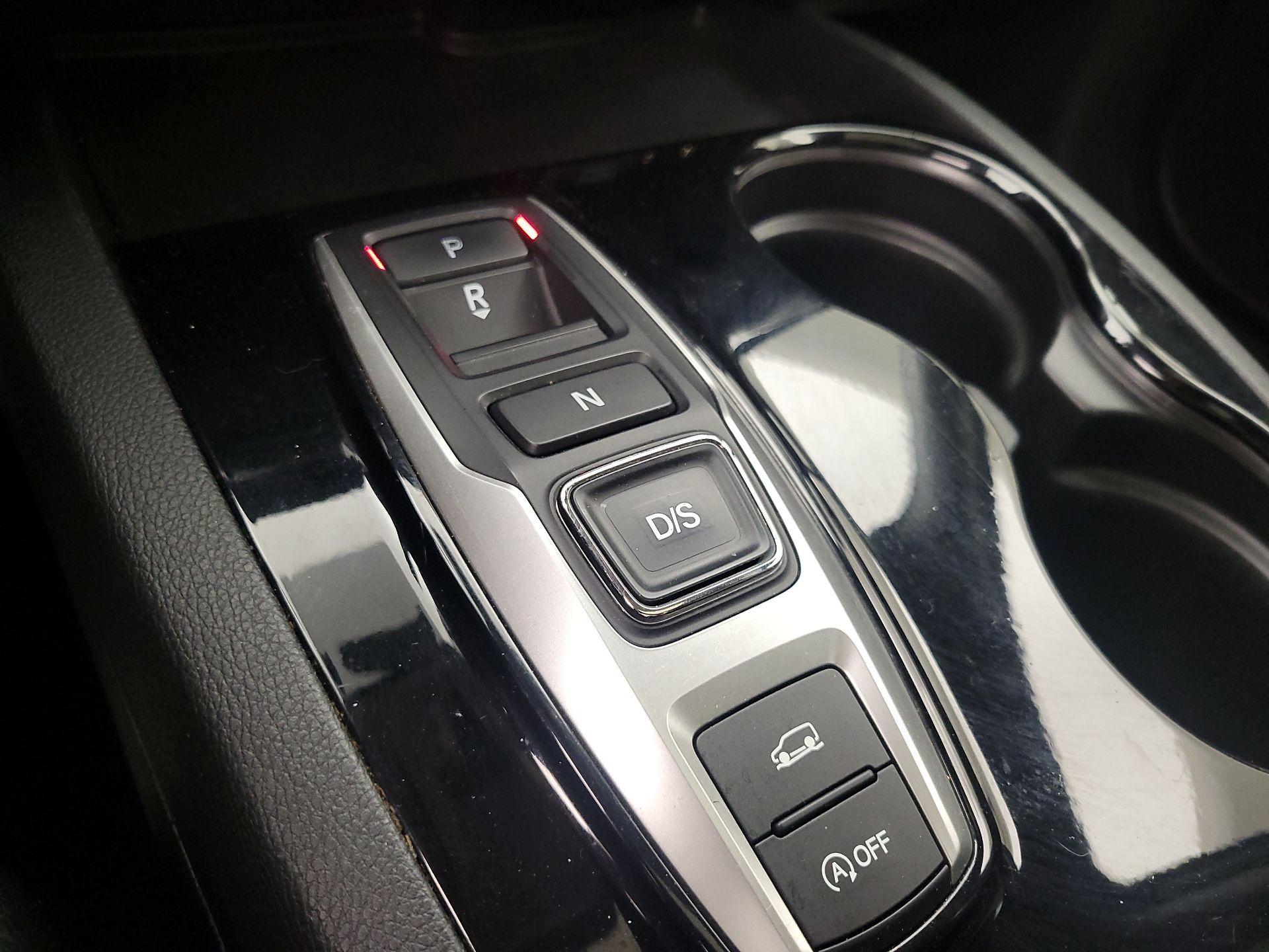 Thumbnail: 2017 Honda Pilot - 17
