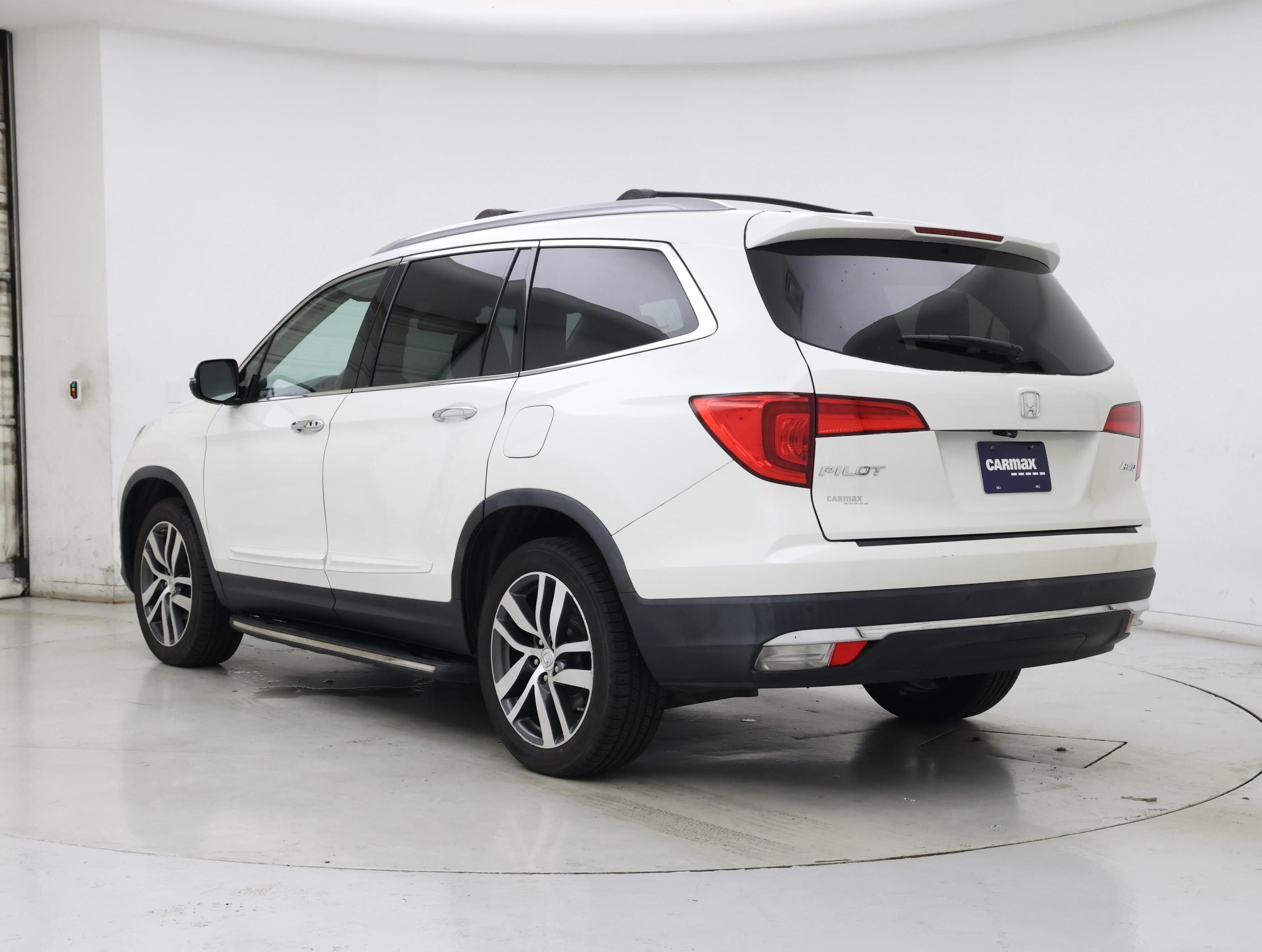Thumbnail: 2017 Honda Pilot - 2