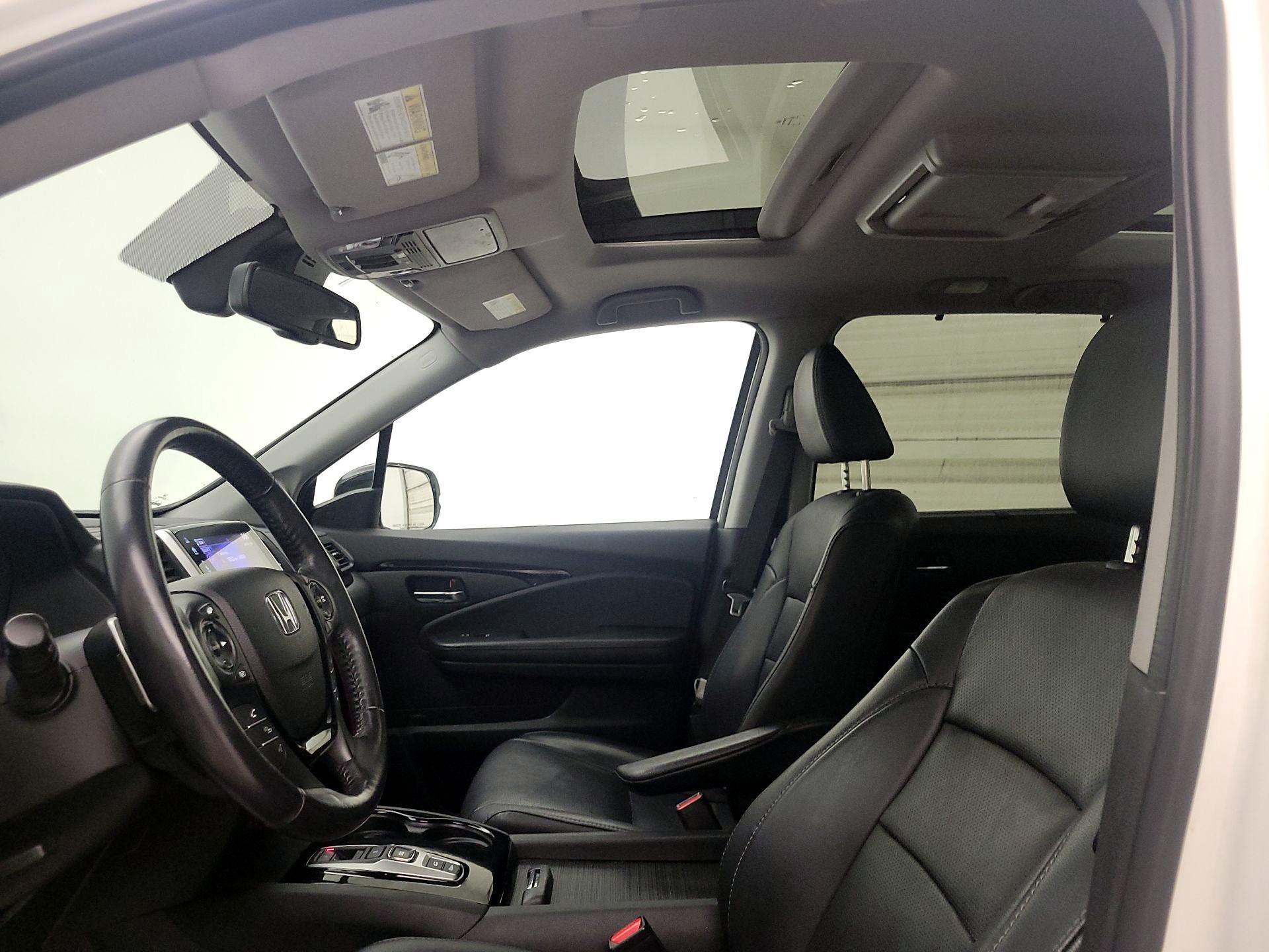 Thumbnail: 2017 Honda Pilot - 19