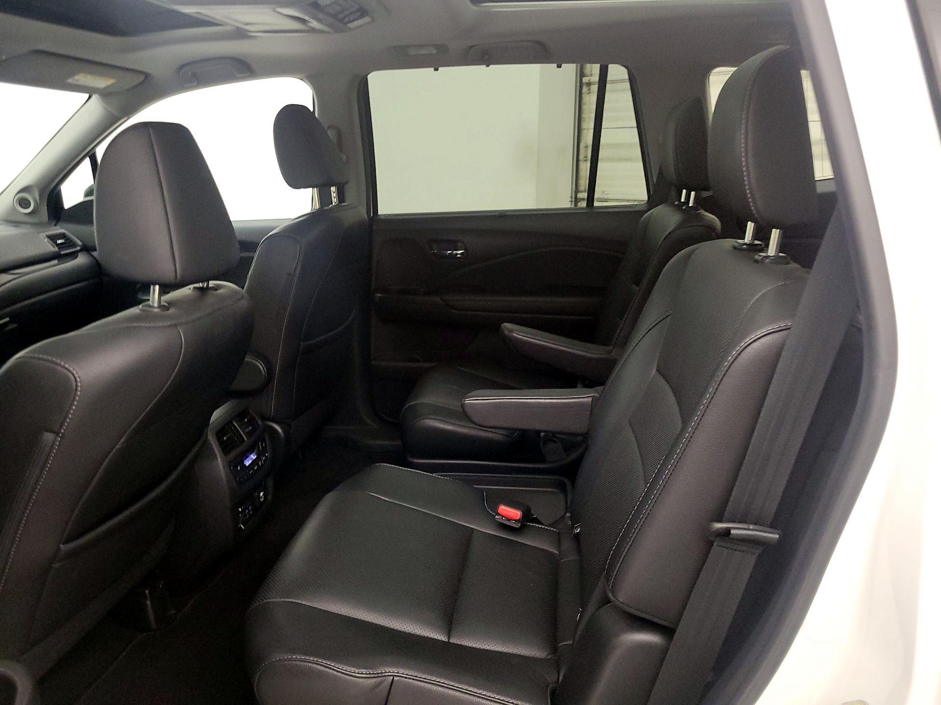 Thumbnail: 2017 Honda Pilot - 20