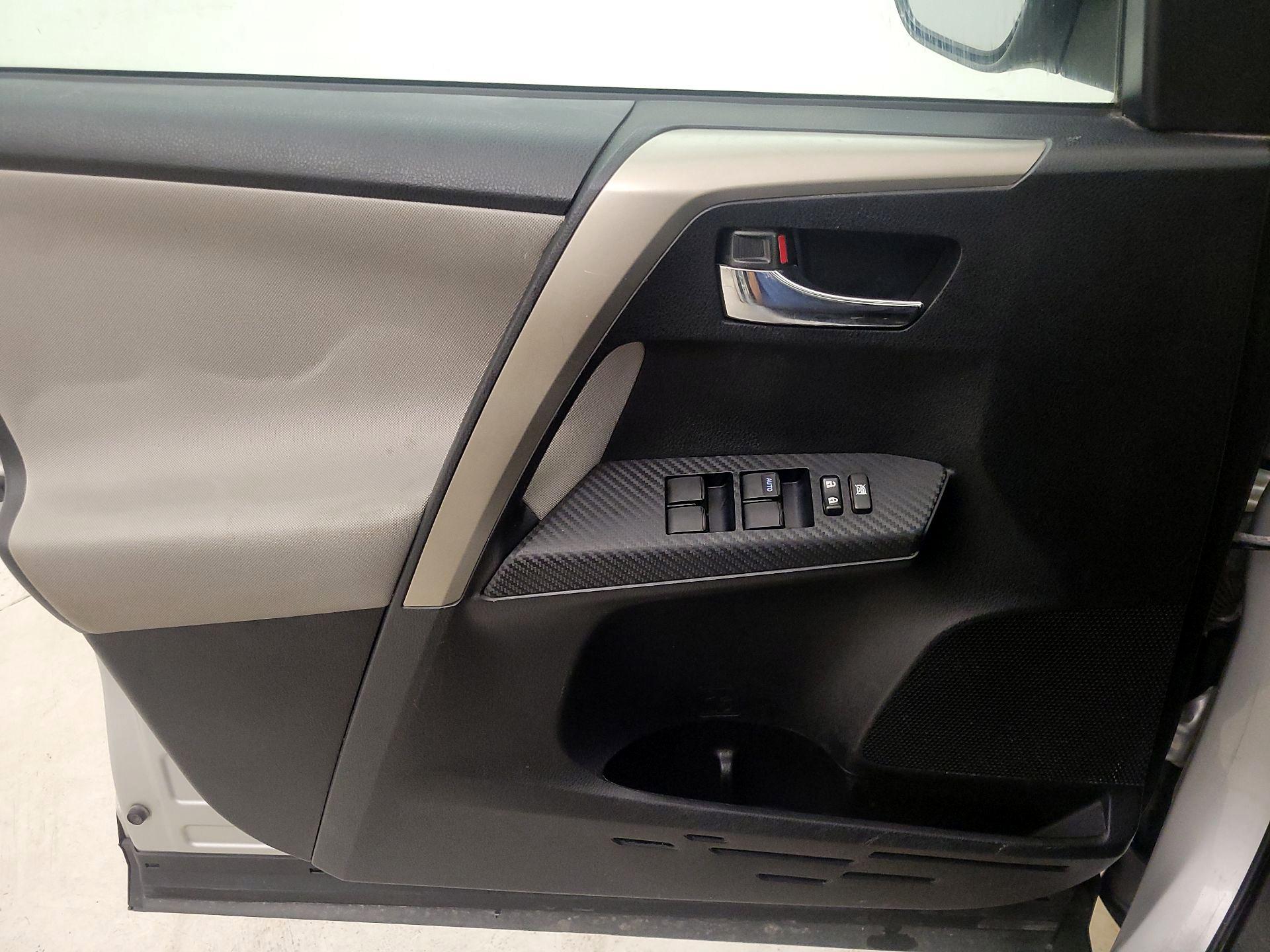 Thumbnail: 2015 Toyota RAV4 - 12