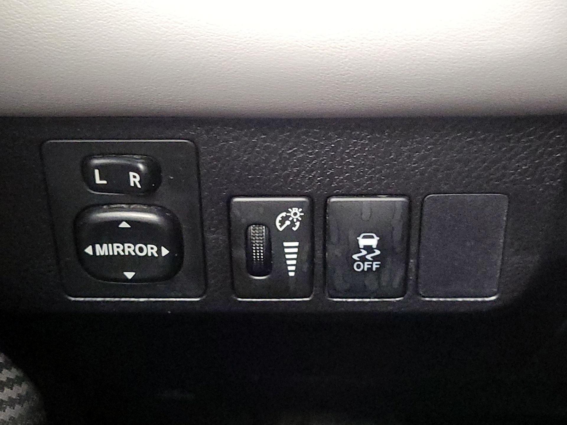 Thumbnail: 2015 Toyota RAV4 - 13
