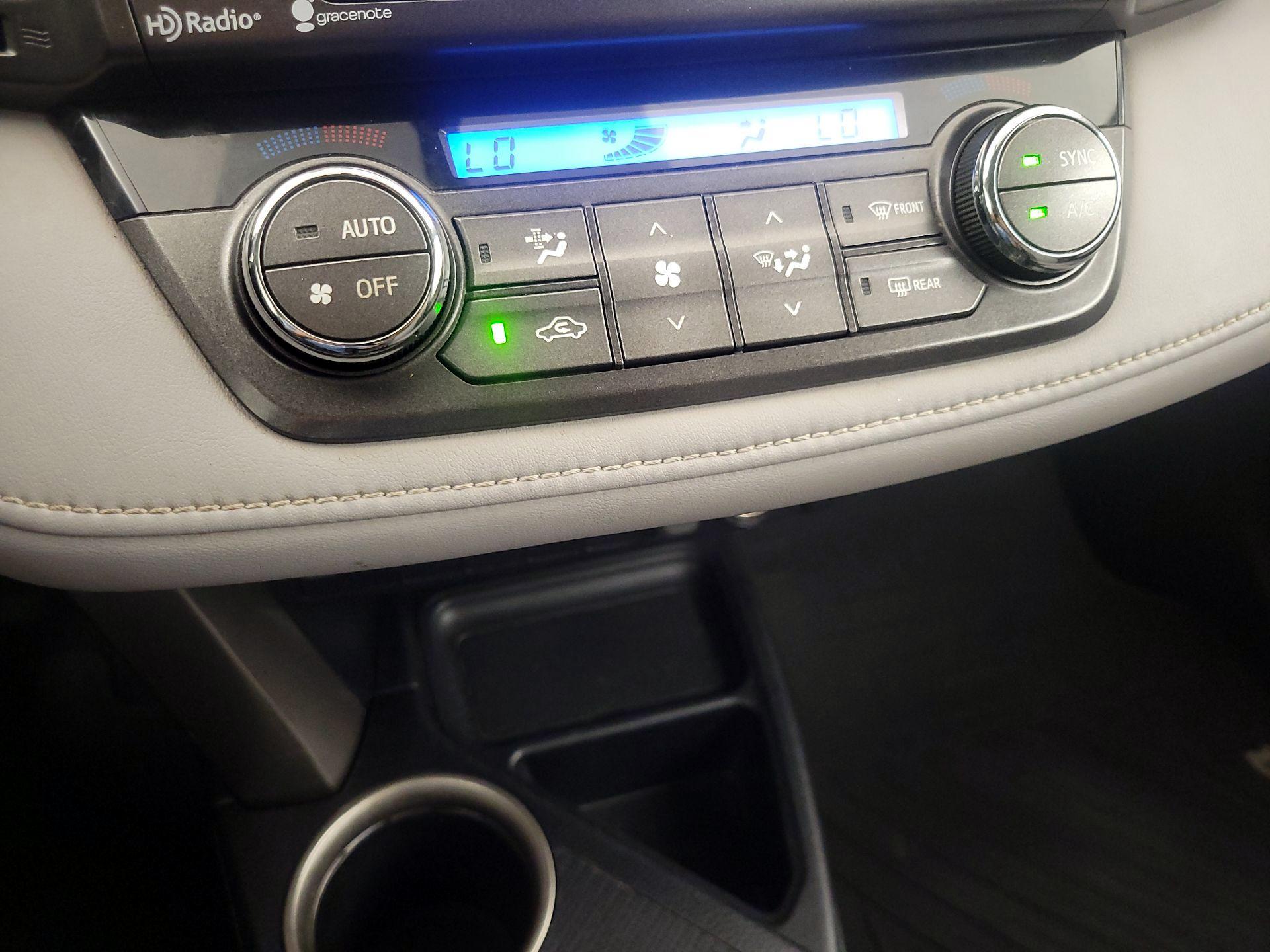 Thumbnail: 2015 Toyota RAV4 - 16