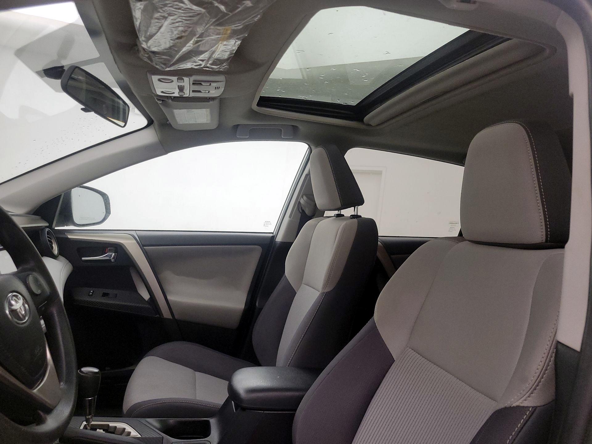Thumbnail: 2015 Toyota RAV4 - 19