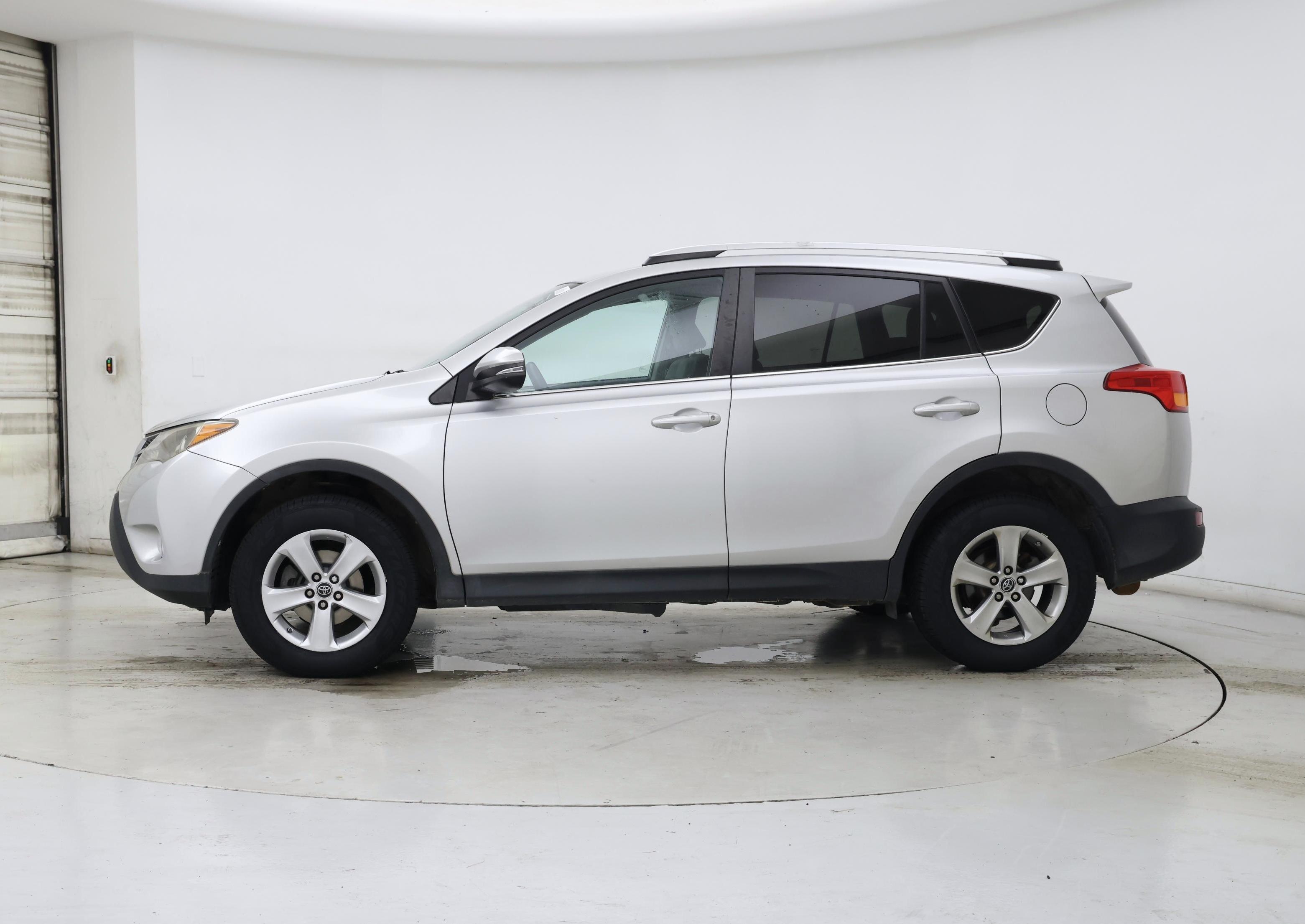 Thumbnail: 2015 Toyota RAV4 - 3