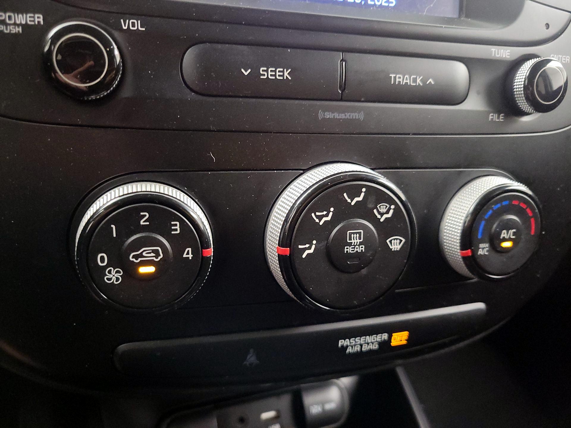 Thumbnail: 2019 Kia Soul - 16