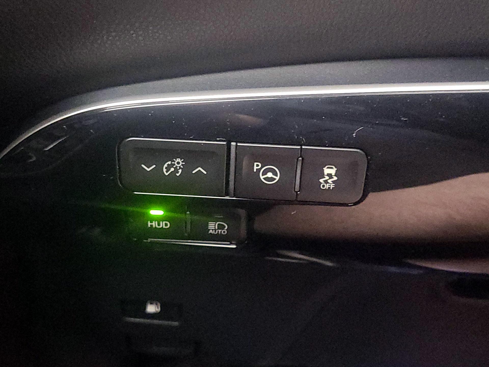 Thumbnail: 2020 Toyota Prius - 13