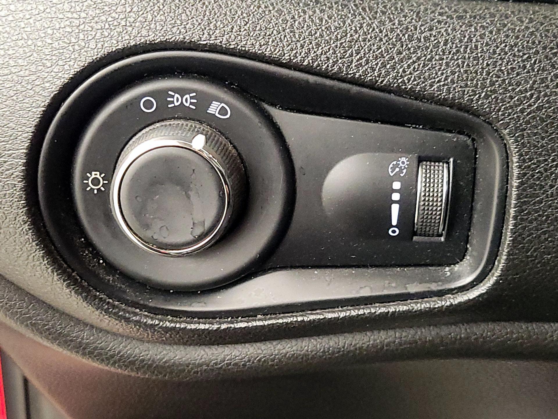 Thumbnail: 2018 Jeep Renegade - 13