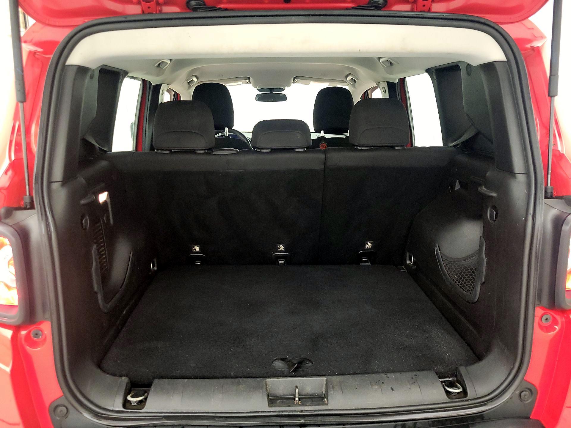 Thumbnail: 2018 Jeep Renegade - 20