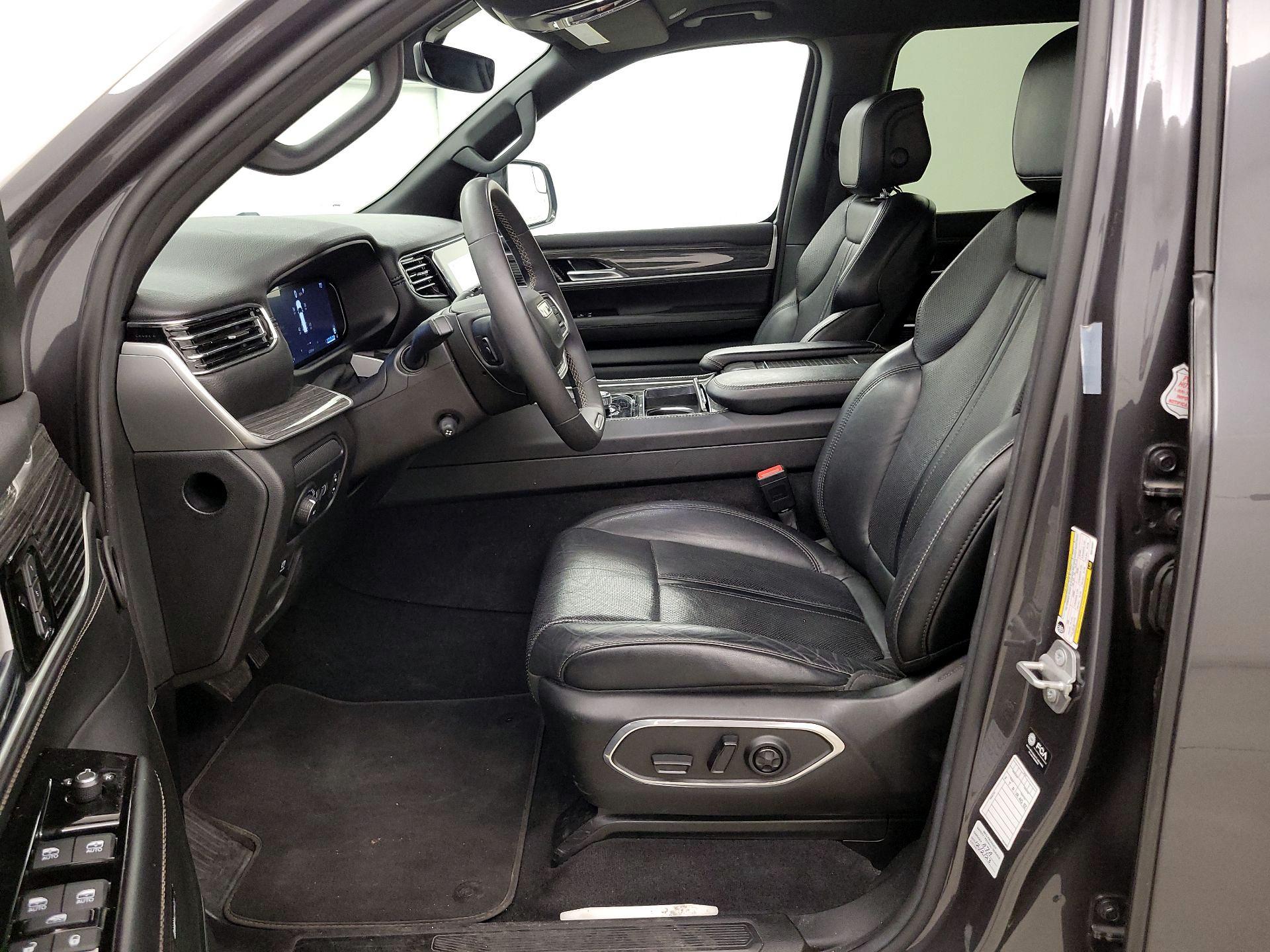 Thumbnail: 2022 Jeep Wagoneer - 11