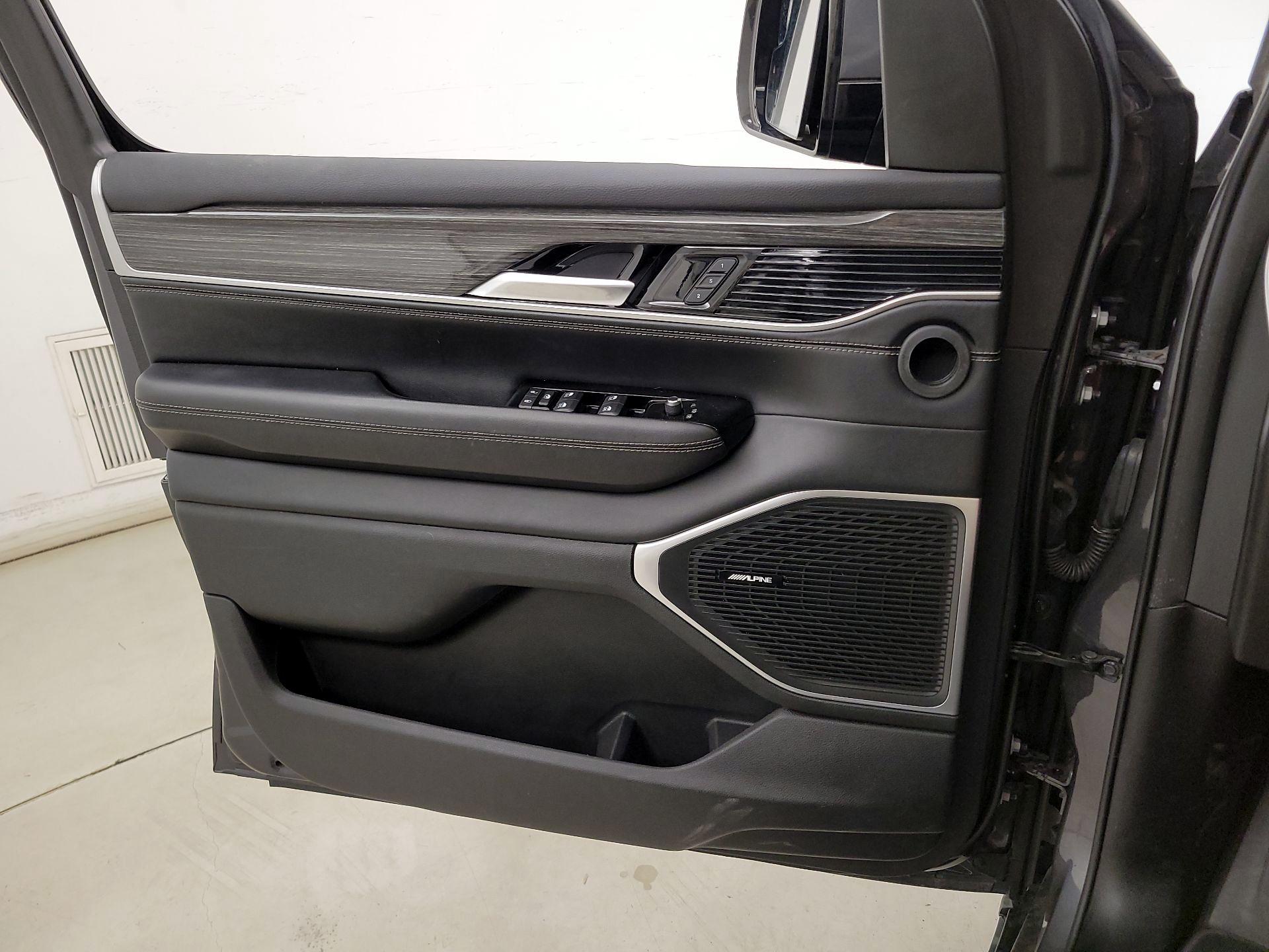 Thumbnail: 2022 Jeep Wagoneer - 12