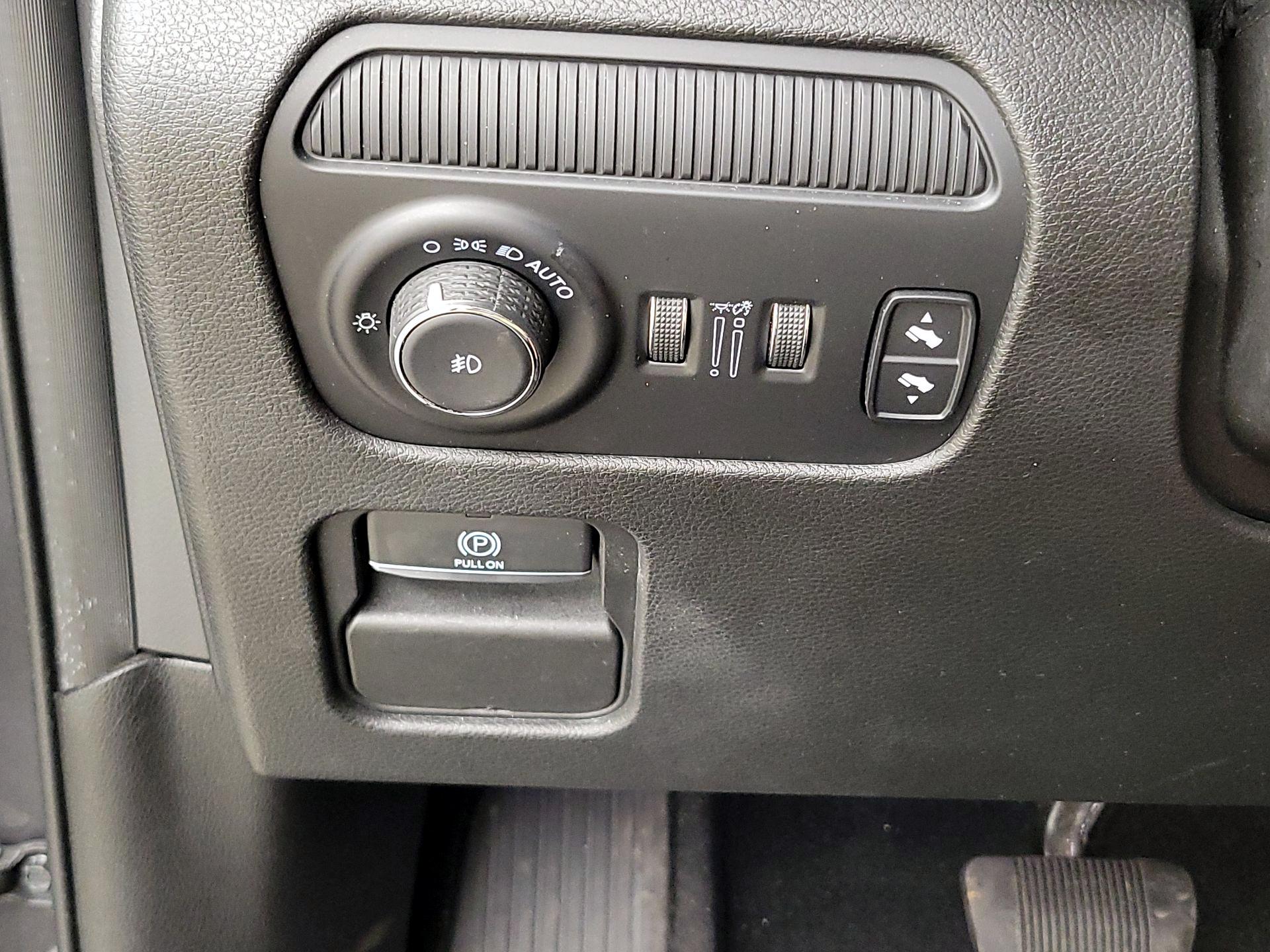 Thumbnail: 2022 Jeep Wagoneer - 13