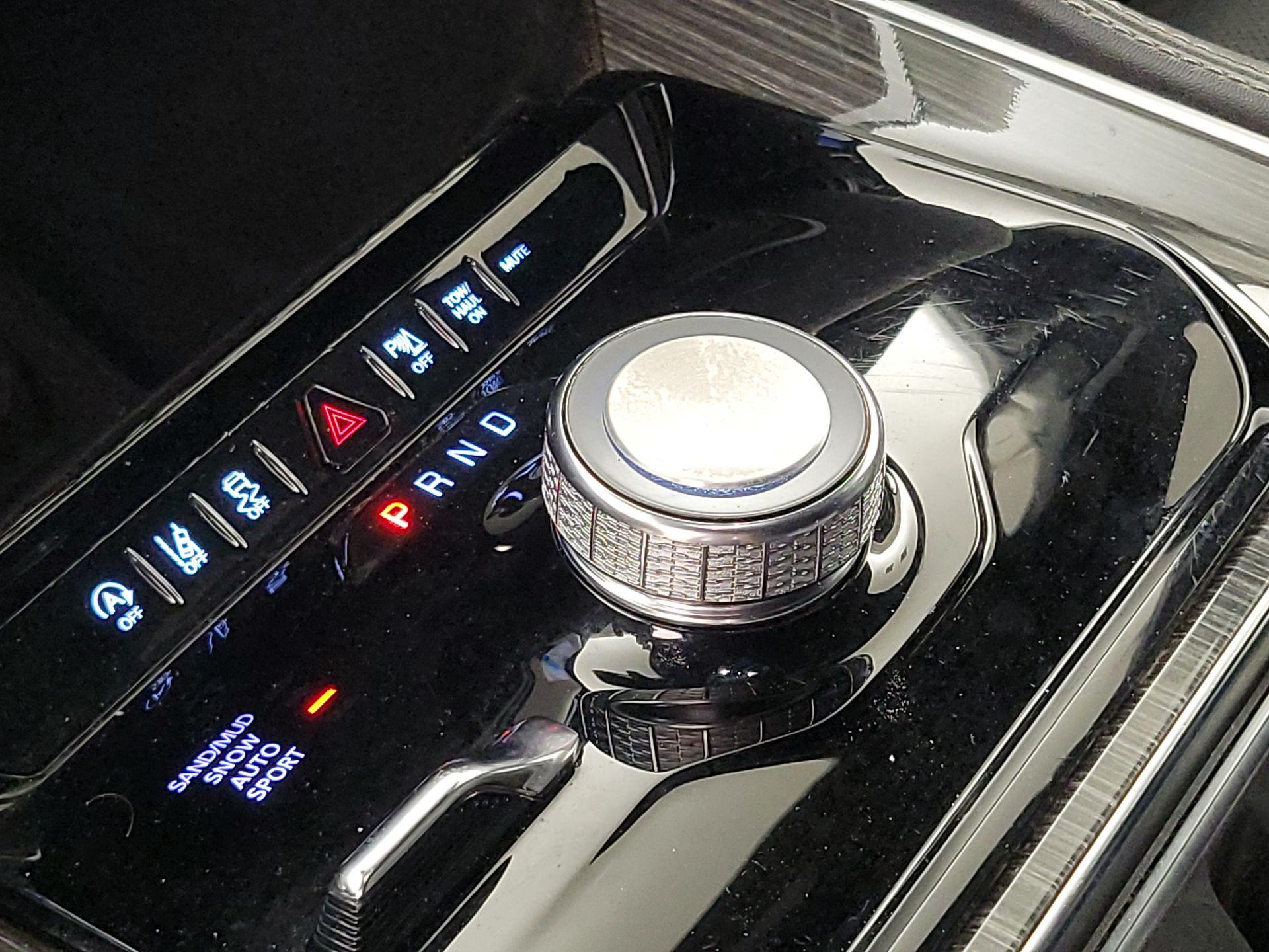 Thumbnail: 2022 Jeep Wagoneer - 18