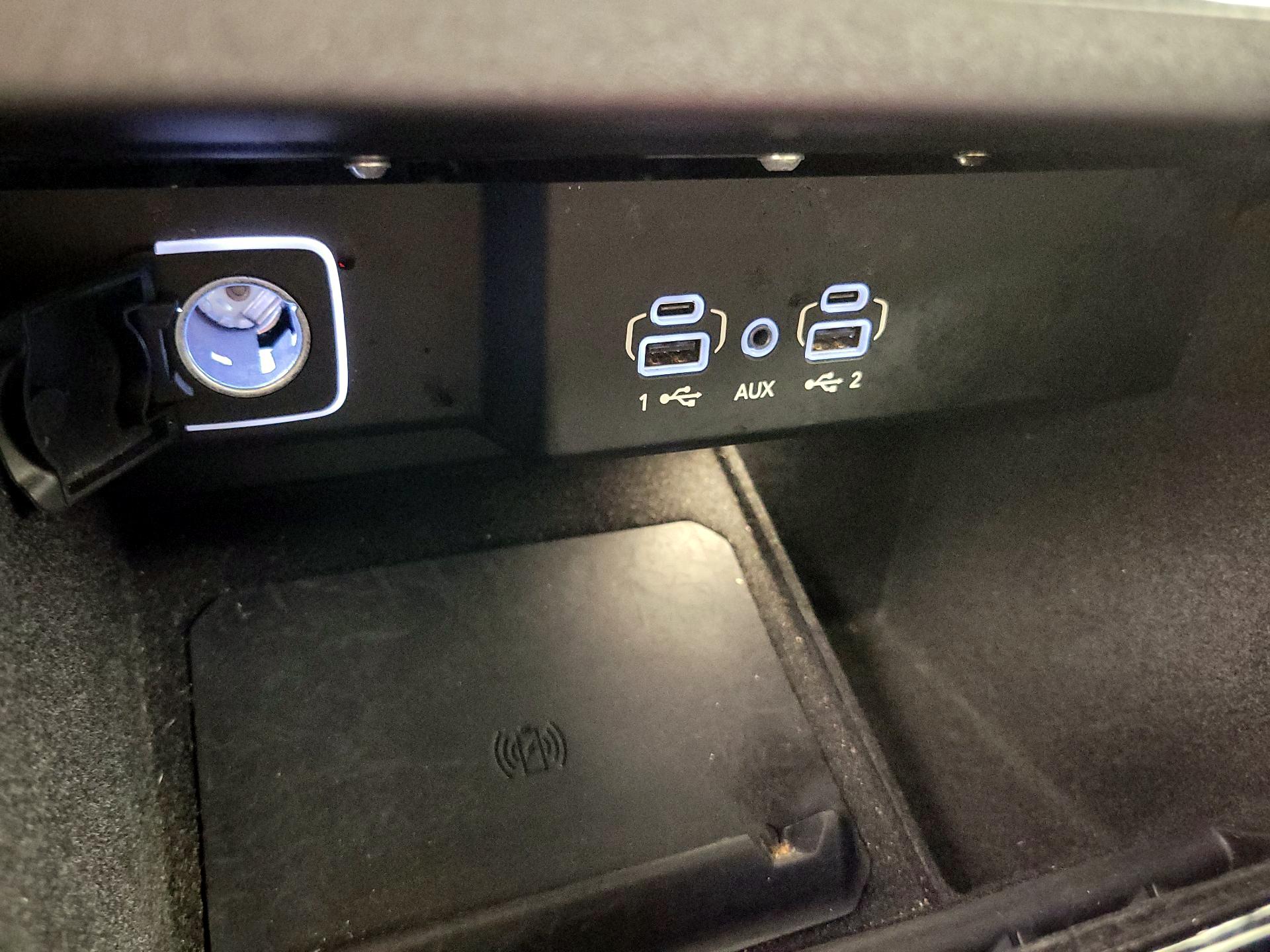 Thumbnail: 2022 Jeep Wagoneer - 19