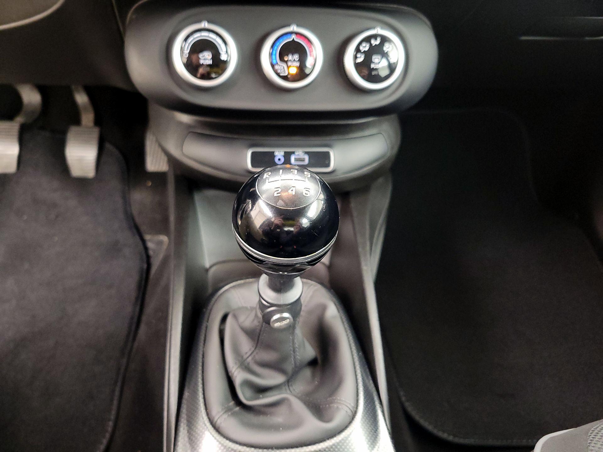 Thumbnail: 2016 Fiat 500X - 16
