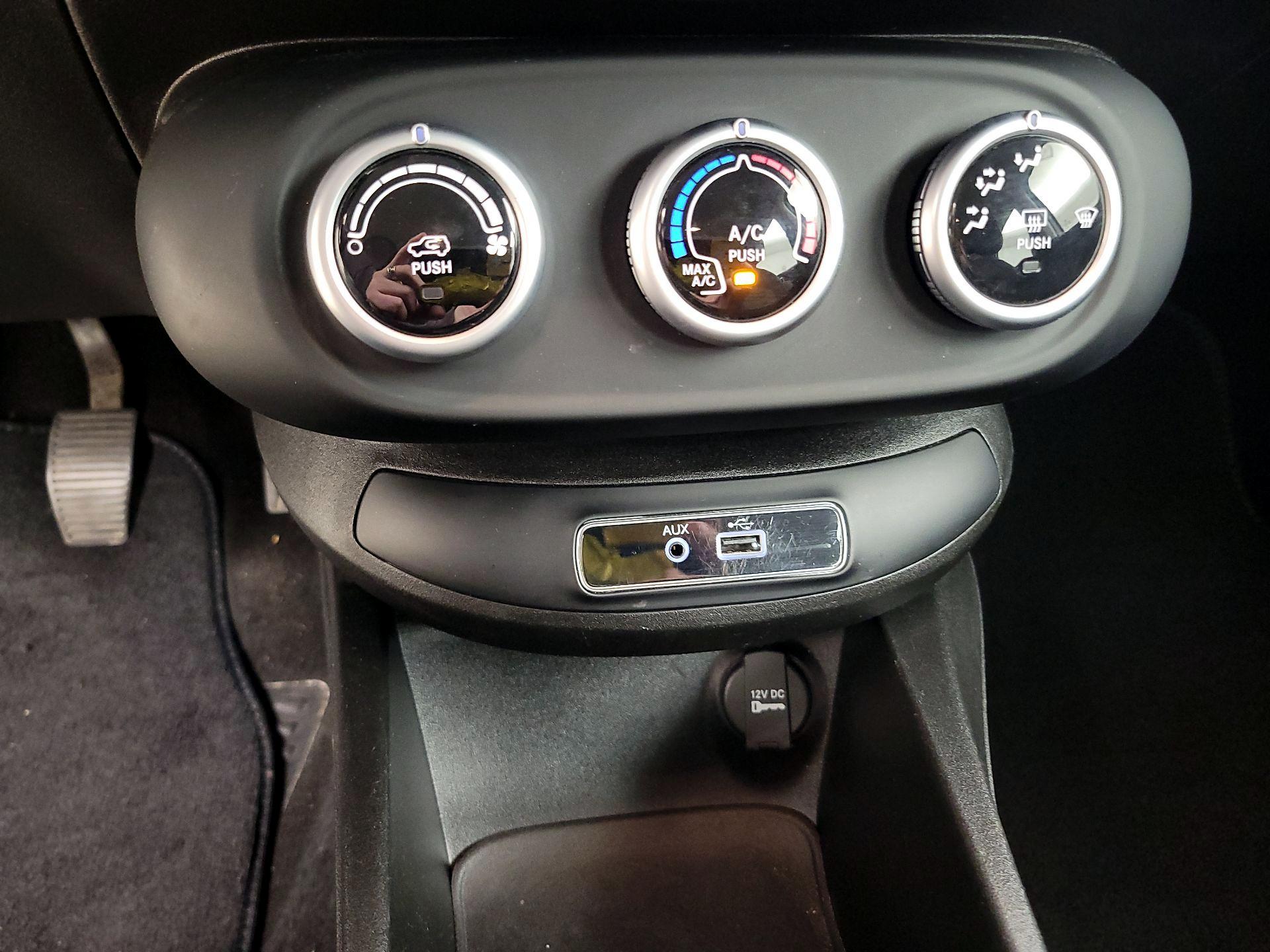 Thumbnail: 2016 Fiat 500X - 17