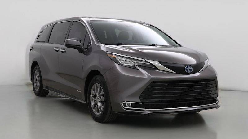 2021 Toyota Sienna XLE Hero Image