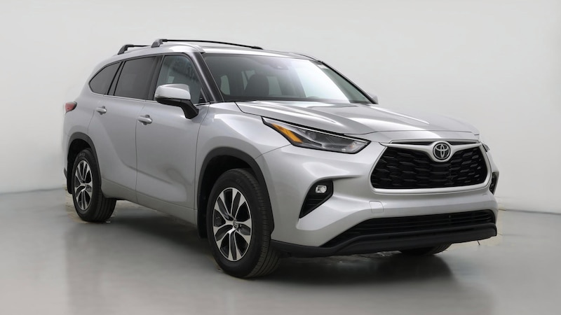 2022 Toyota Highlander XLE Hero Image