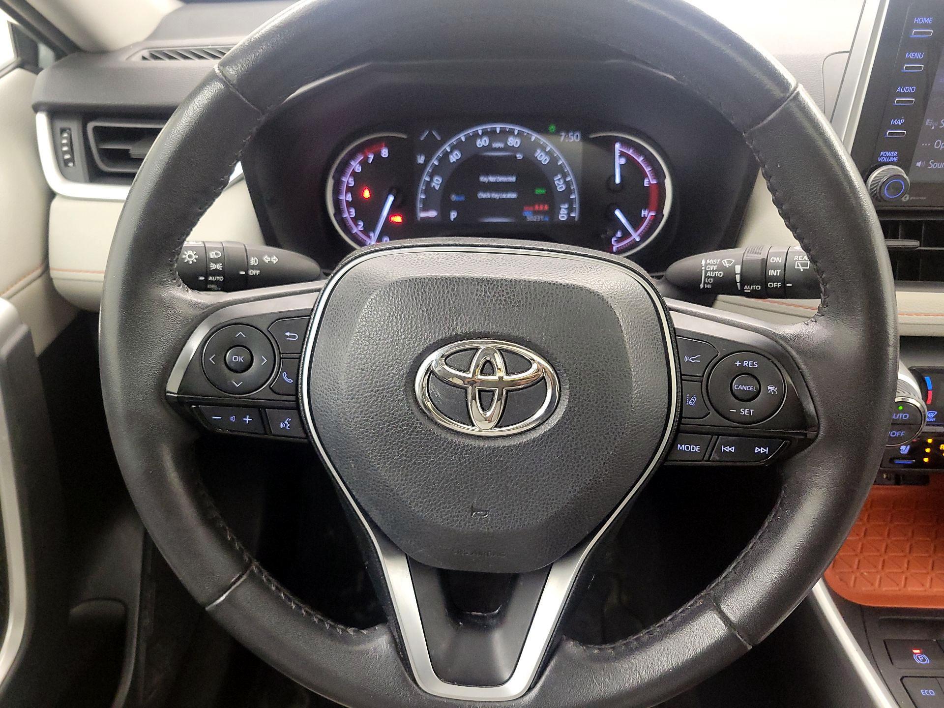Thumbnail: 2020 Toyota RAV4 - 10