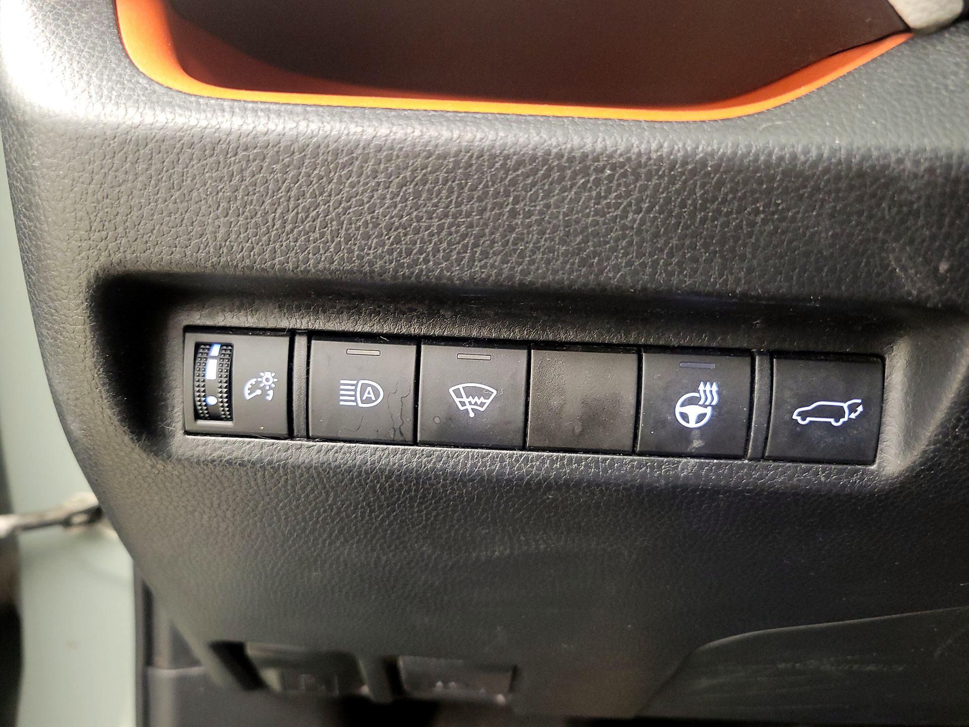 Thumbnail: 2020 Toyota RAV4 - 13