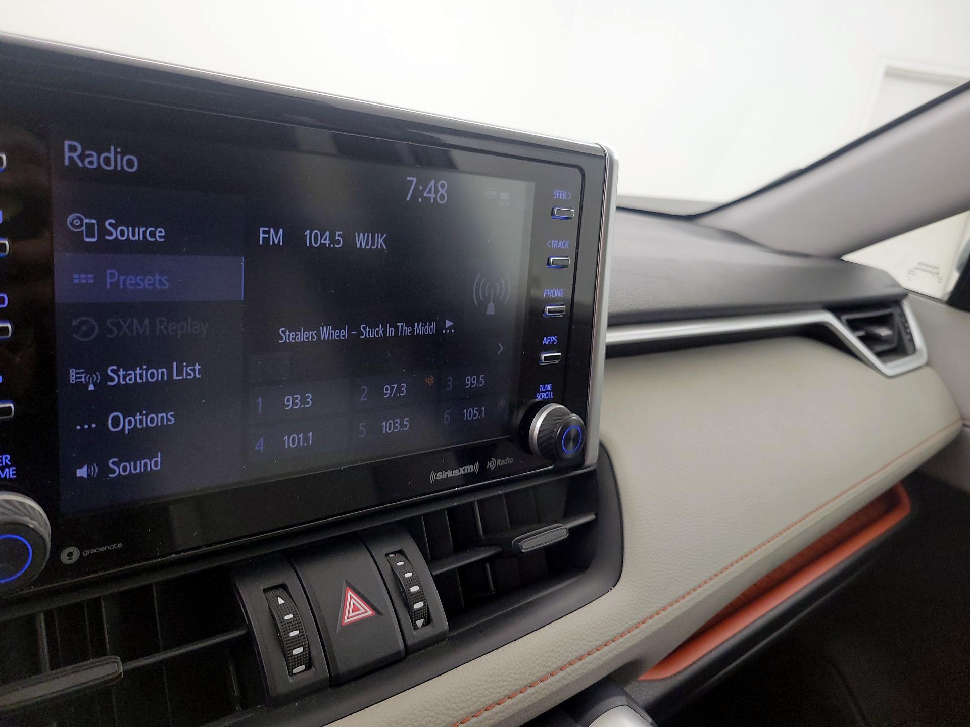 Thumbnail: 2020 Toyota RAV4 - 15