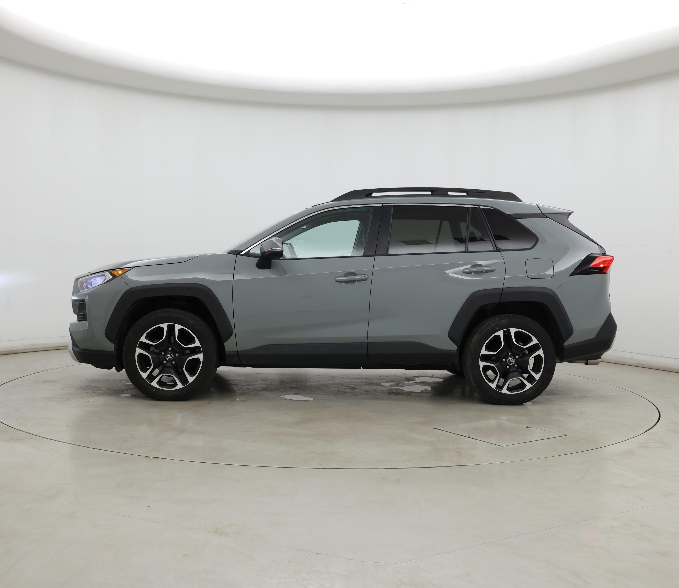 Thumbnail: 2020 Toyota RAV4 - 3