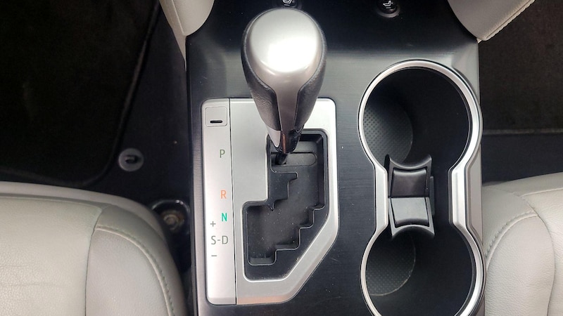 2014 Toyota Camry LE 17